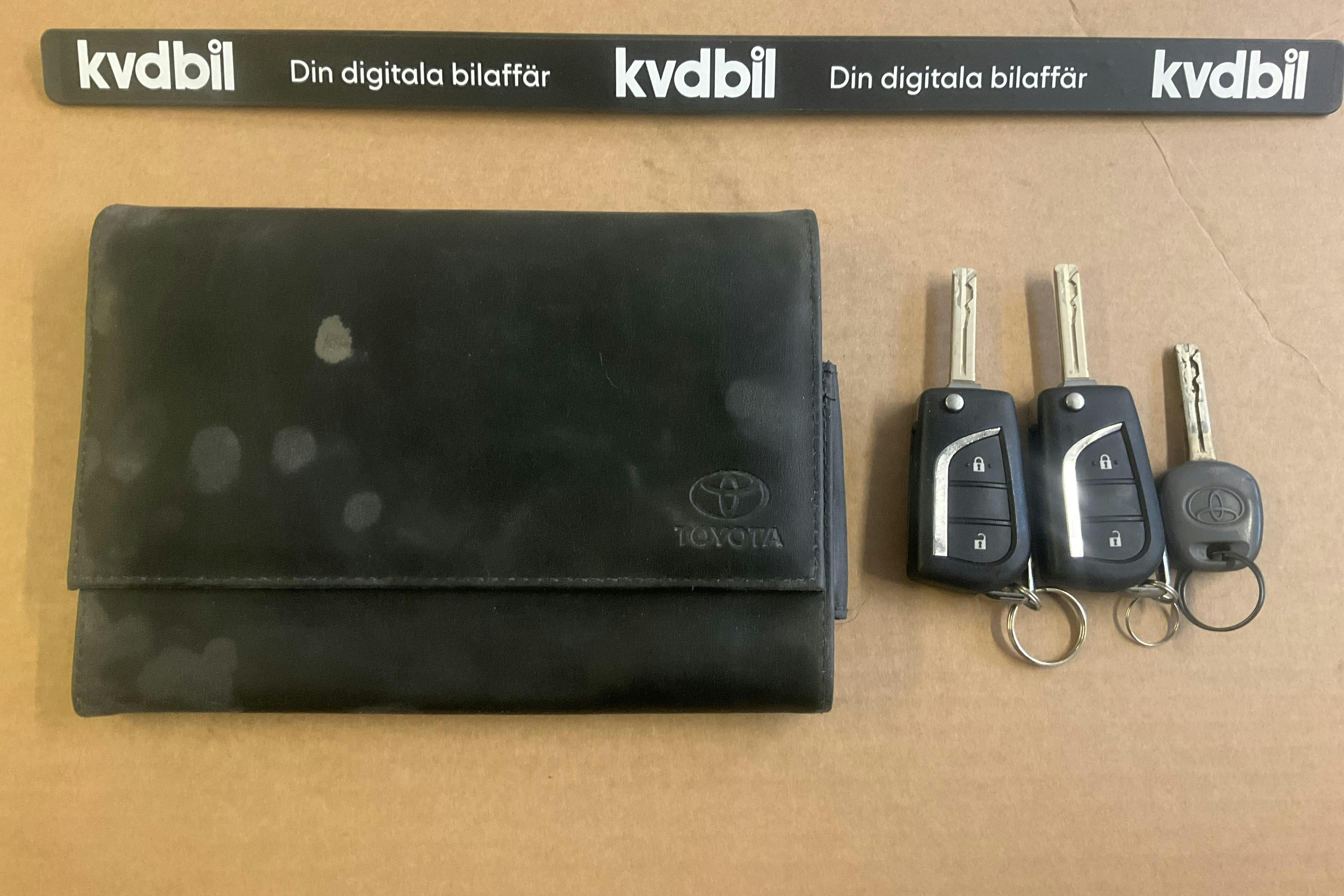 Presentationsfoto 12 av 12: Toyota Hilux 2.4 D 4WD (150hk) - 5 857 mil - Manuell - vit - 2019