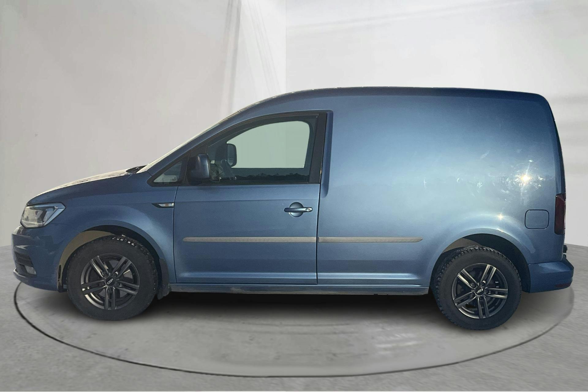 Presentationsfoto 2 av 13: VW Caddy 2.0 TDI Skåp (102hk) - 16 564 mil - Automat - Light Blue - 2016