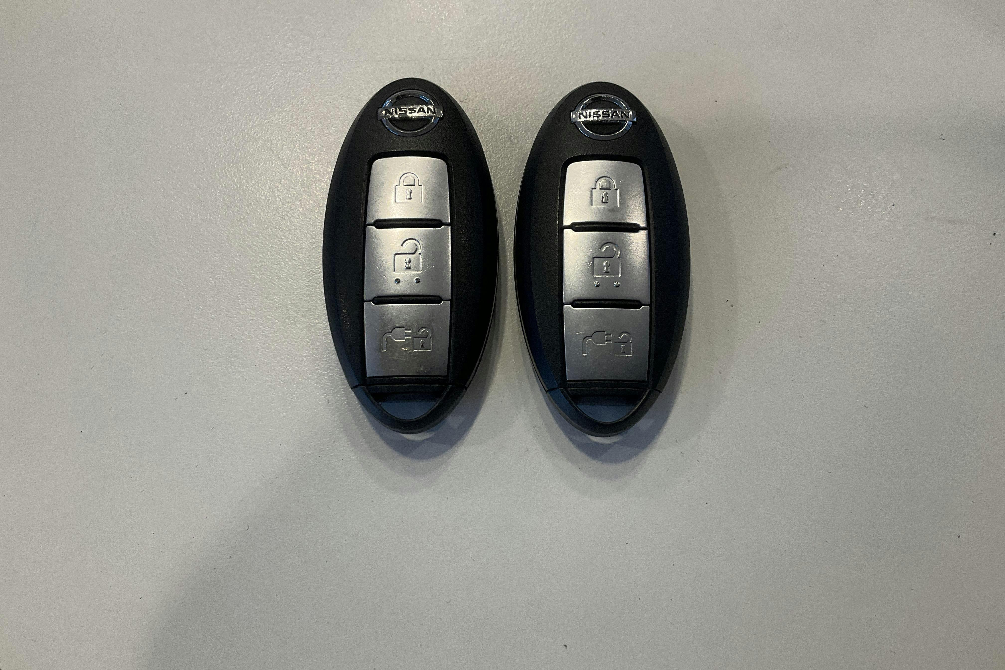 Presentation photo 18 of 18: Nissan LEAF 5dr 39kWh (150hk) - 83 740 km - Automatic - red - 2021