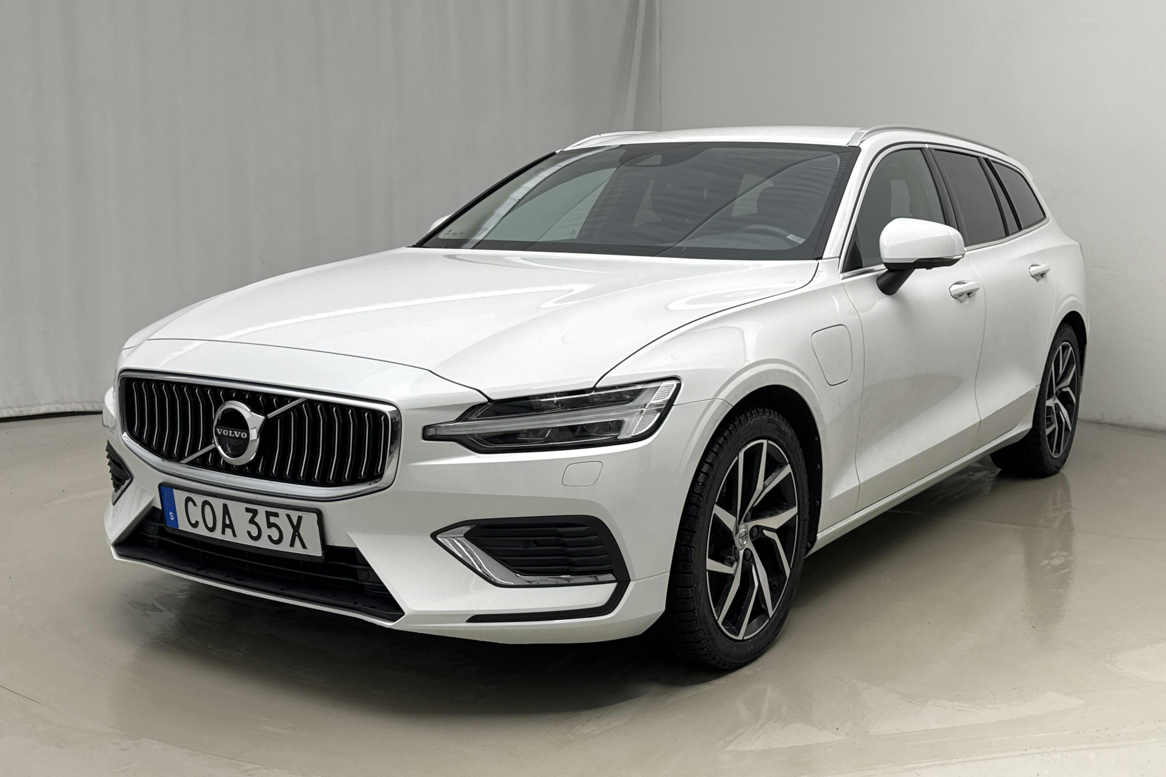 Presentationsfoto 1 av 22: Volvo V60 T6 AWD Recharge (350hk) - 10 816 mil - Automat - vit - 2022