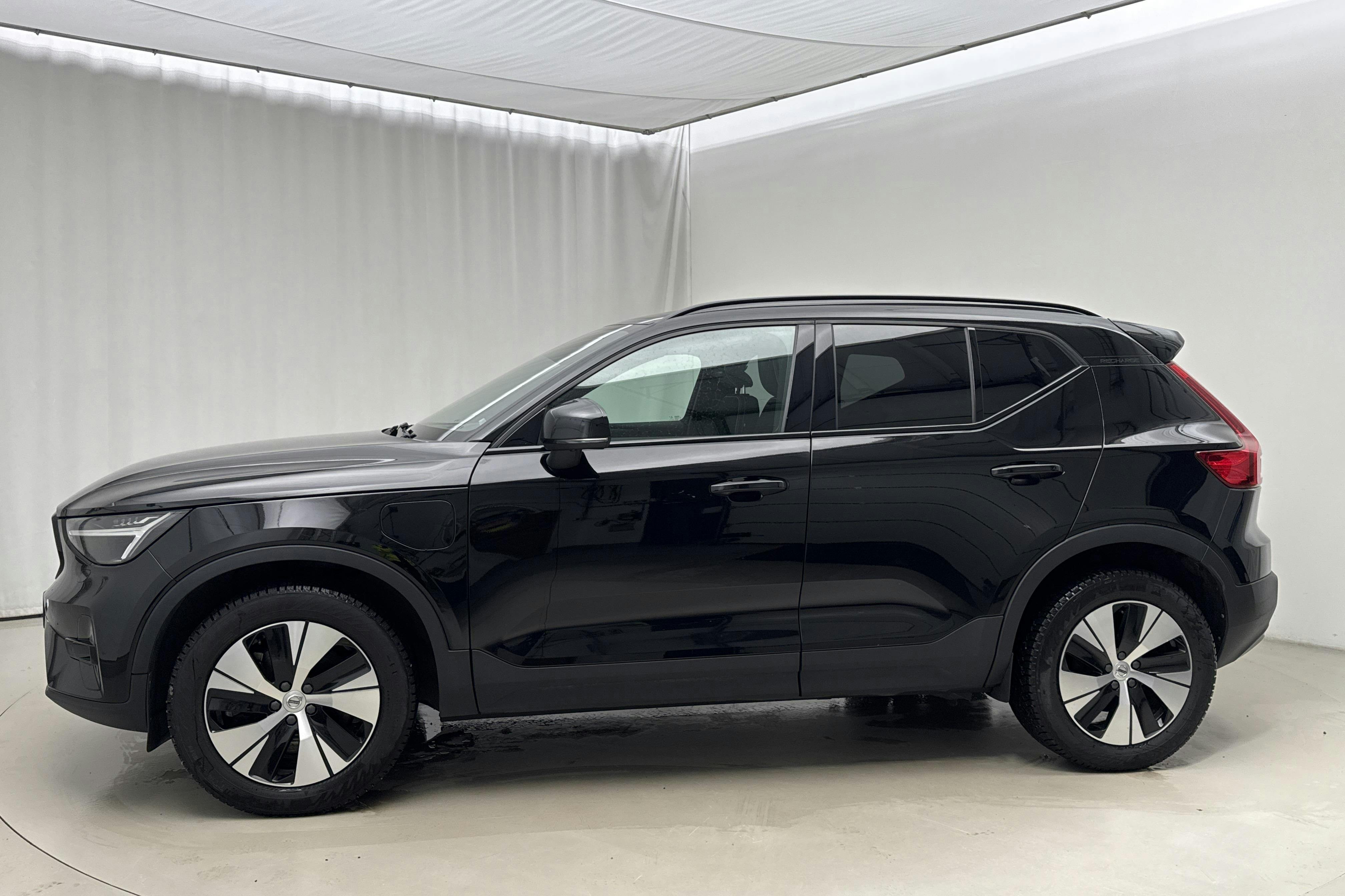 Præsentationsfoto 2 af 21: Volvo XC40 T4 2WD Twin Engine (211hk) - 86 630 kilometer - Salgsautomat - Sort - 2023