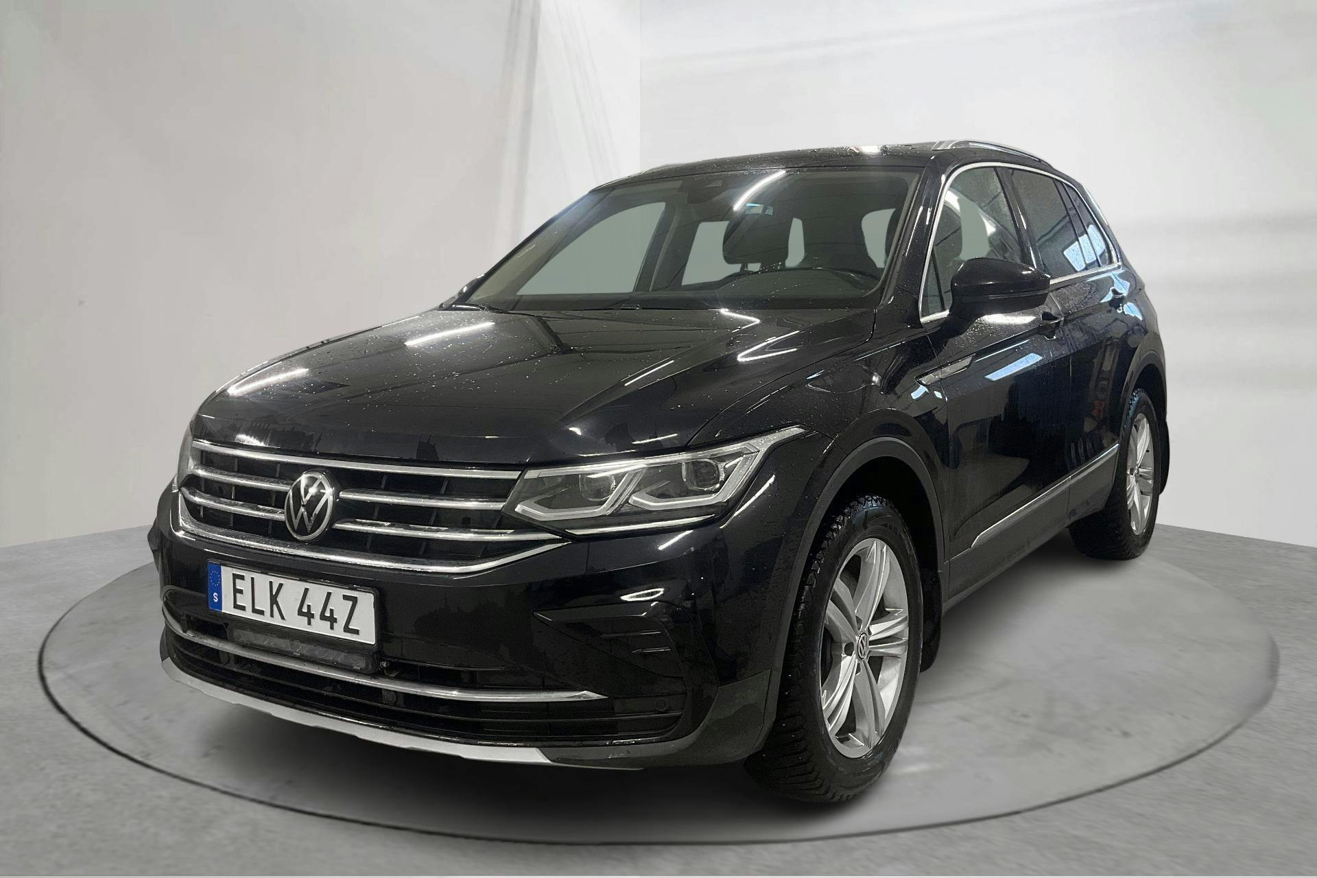 Presentationsfoto 1 av 23: VW Tiguan 2.0 TDI 4MOTION (200hk) - 16 866 mil - Automat - svart - 2021