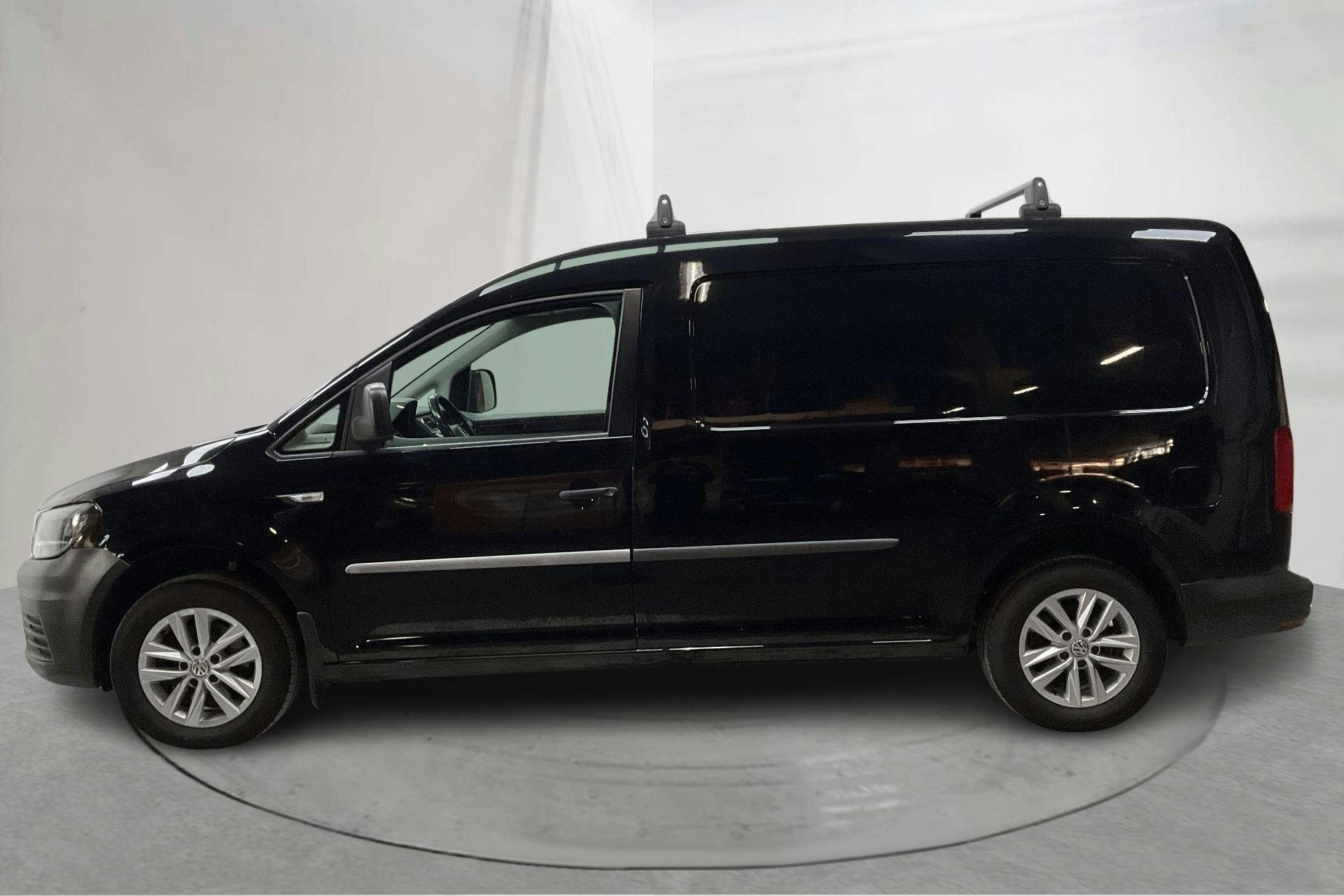 Presentationsfoto 2 av 13: VW Caddy 2.0 TDI Maxi Skåp (102hk) - 12 619 mil - Manuell - svart - 2016