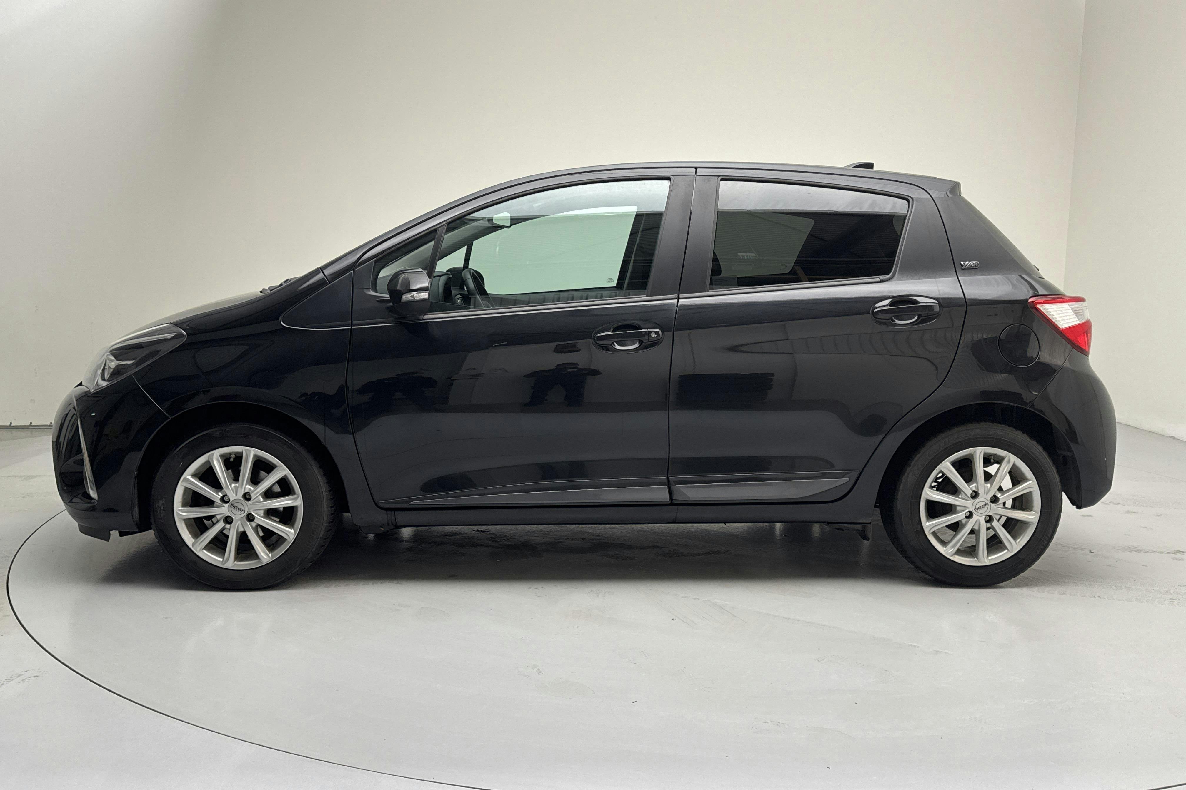 Presentationsfoto 2 av 12: Toyota Yaris 1.5 5dr (111hk) - 11 645 mil - Automat - svart - 2020