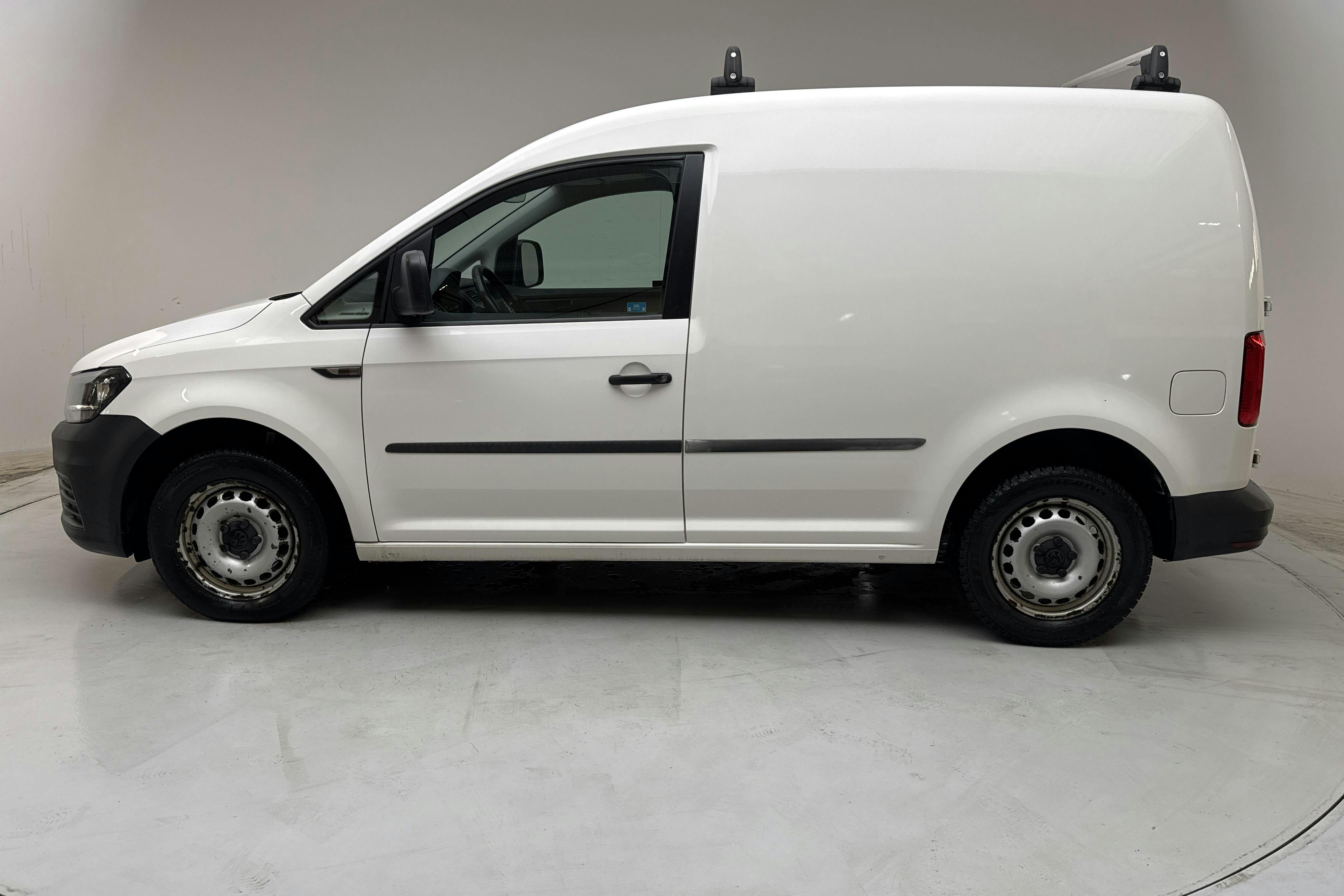 Presentationsfoto 2 av 10: VW Caddy 2.0 TDI Skåp (75hk) - 12 699 mil - Manuell - vit - 2019
