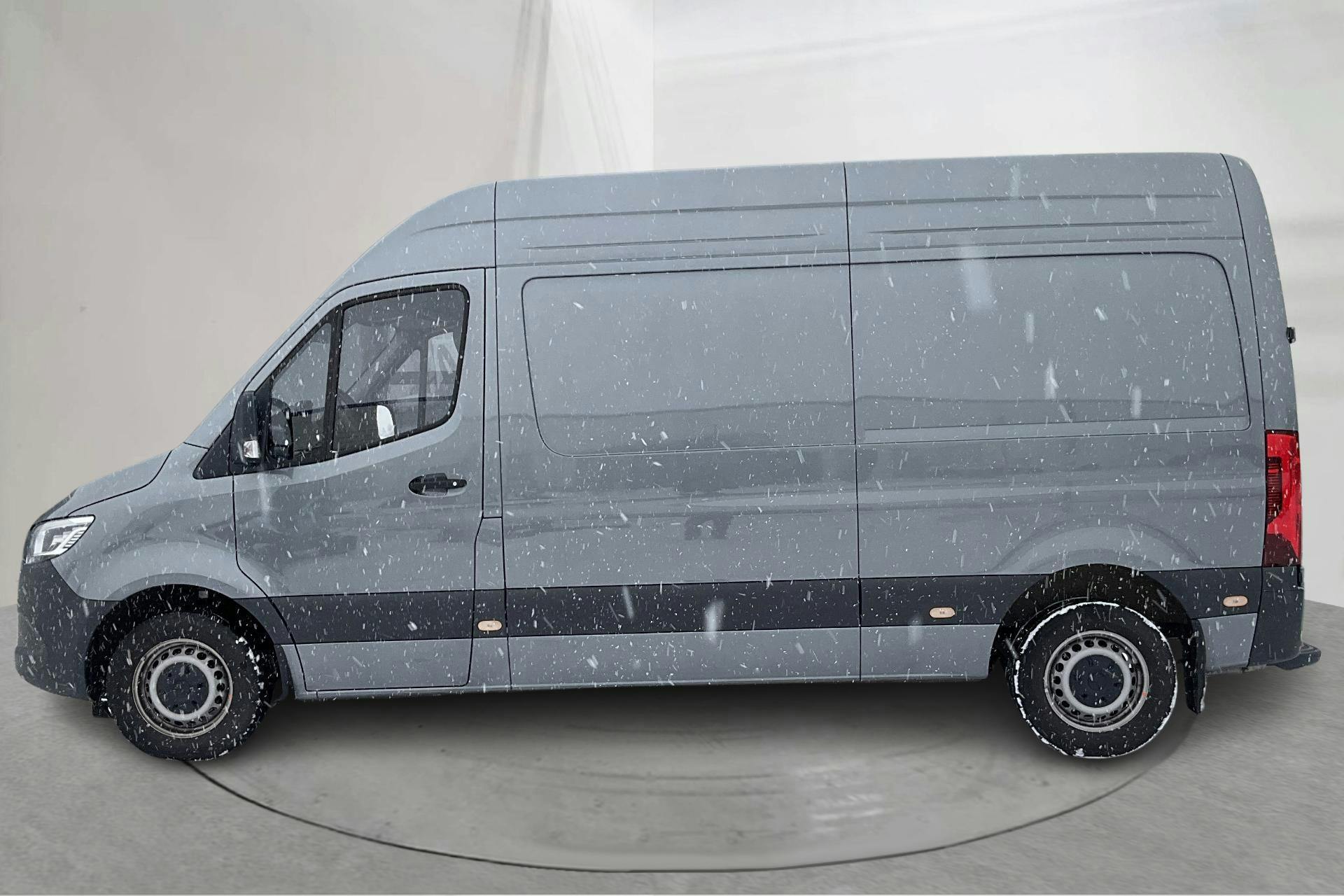 Presentationsfoto 2 av 16: Mercedes Sprinter 211 CDI Skåp 2WD (114hk) - 3 566 mil - Automat - grå - 2024