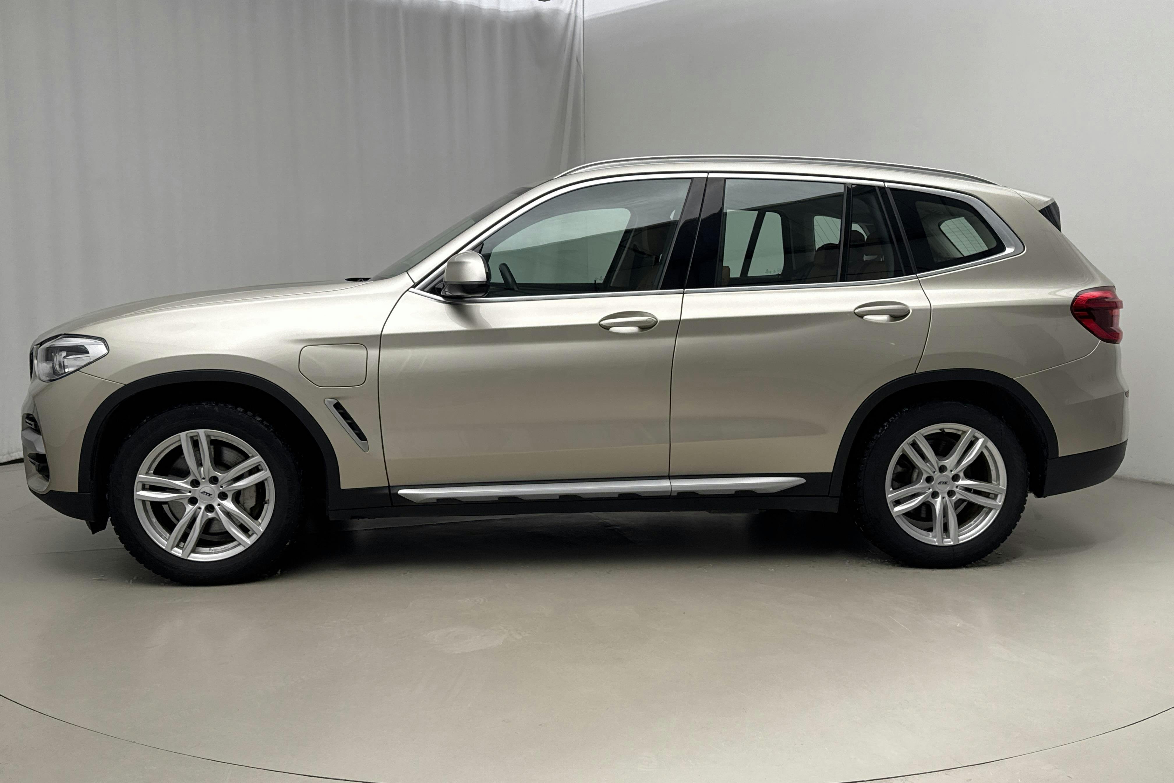 Presentation photo 2 of 16: BMW X3 xDrive30e, G01 (292hk) - 84 960 km - Automatic - Light Grey - 2021
