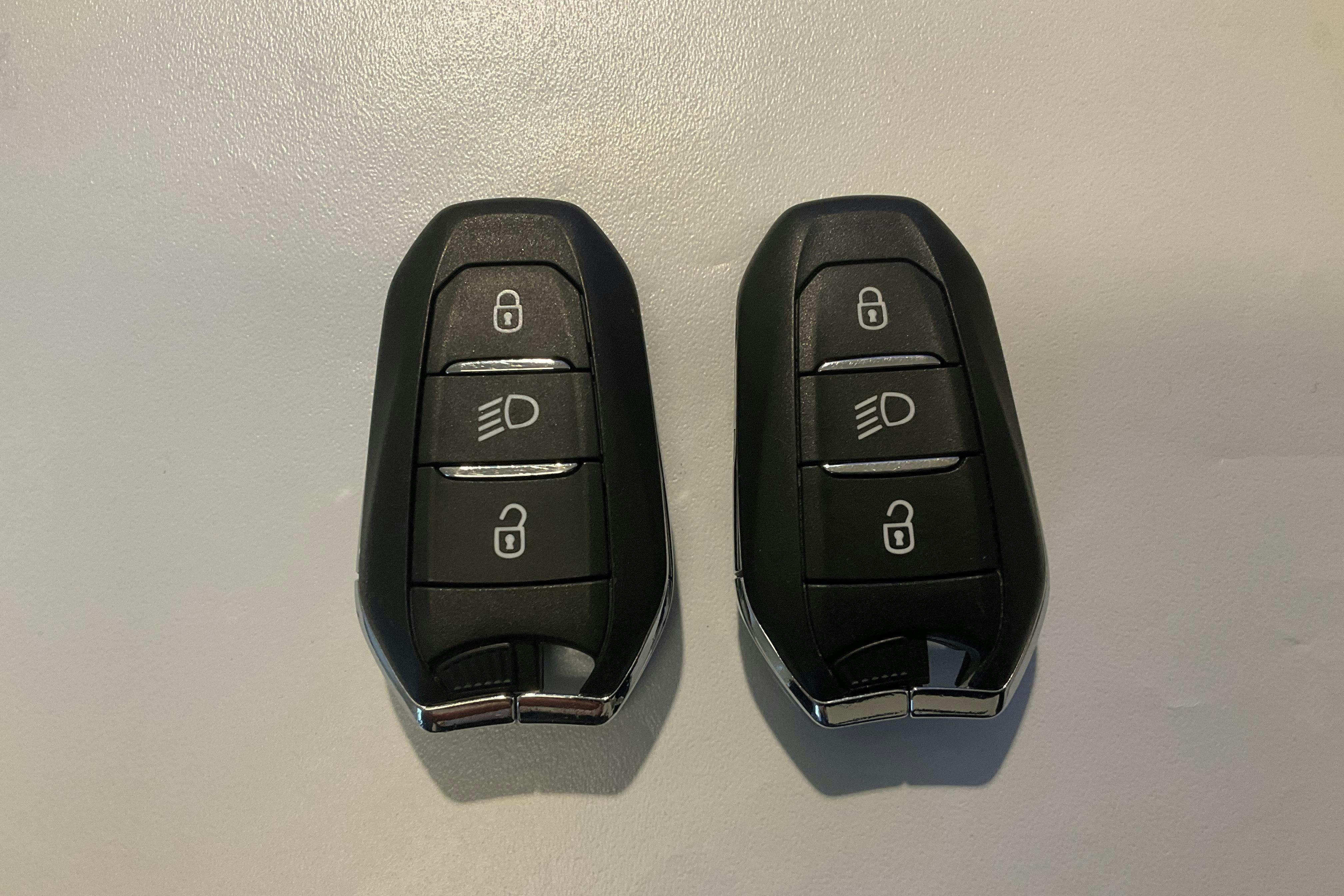 Presentationsfoto 17 av 17: Peugeot 508 1.6 Hybrid SW (225hk) - 6 141 mil - Automat - grå - 2021