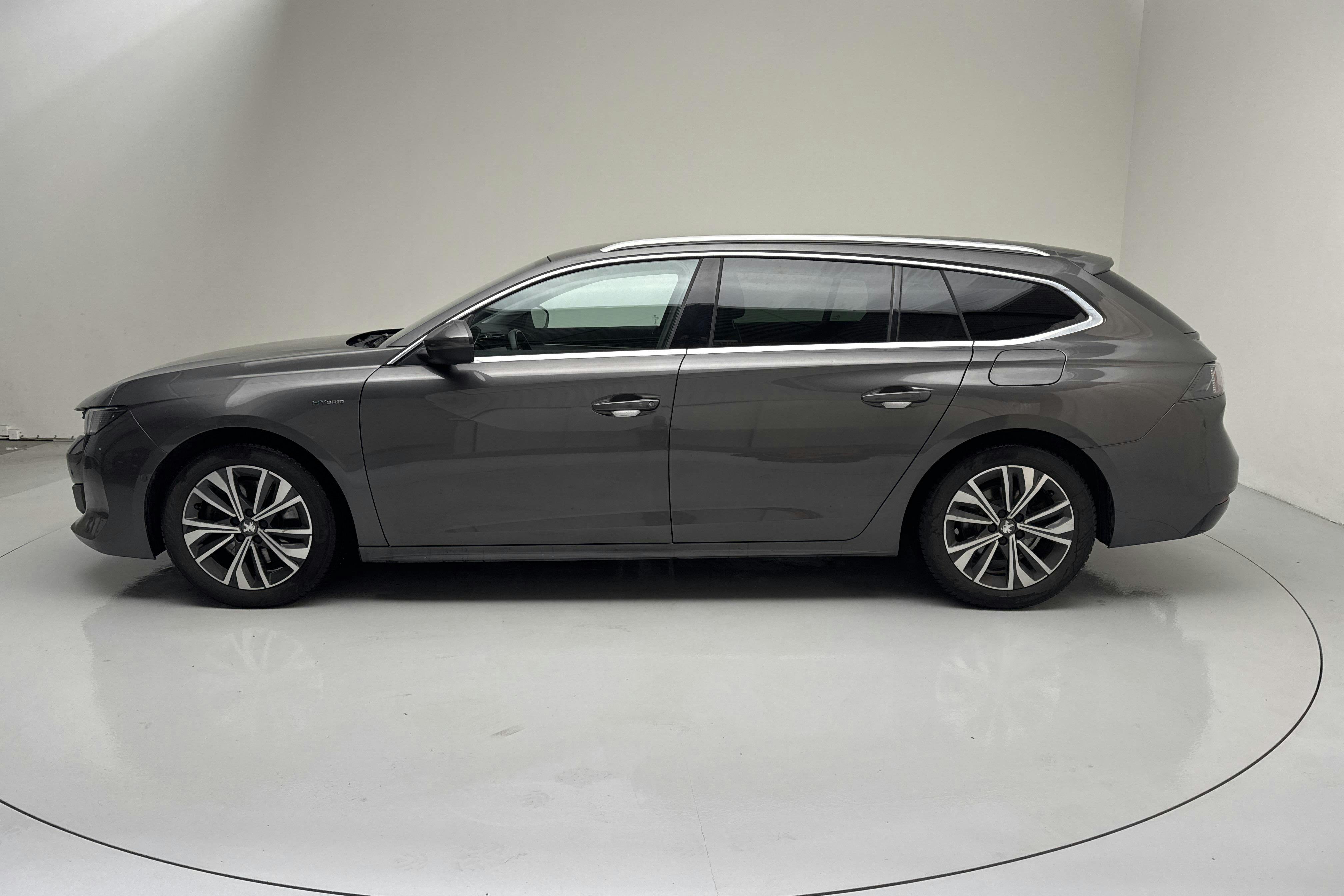 Presentationsfoto 2 av 17: Peugeot 508 1.6 Hybrid SW (225hk) - 6 141 mil - Automat - grå - 2021