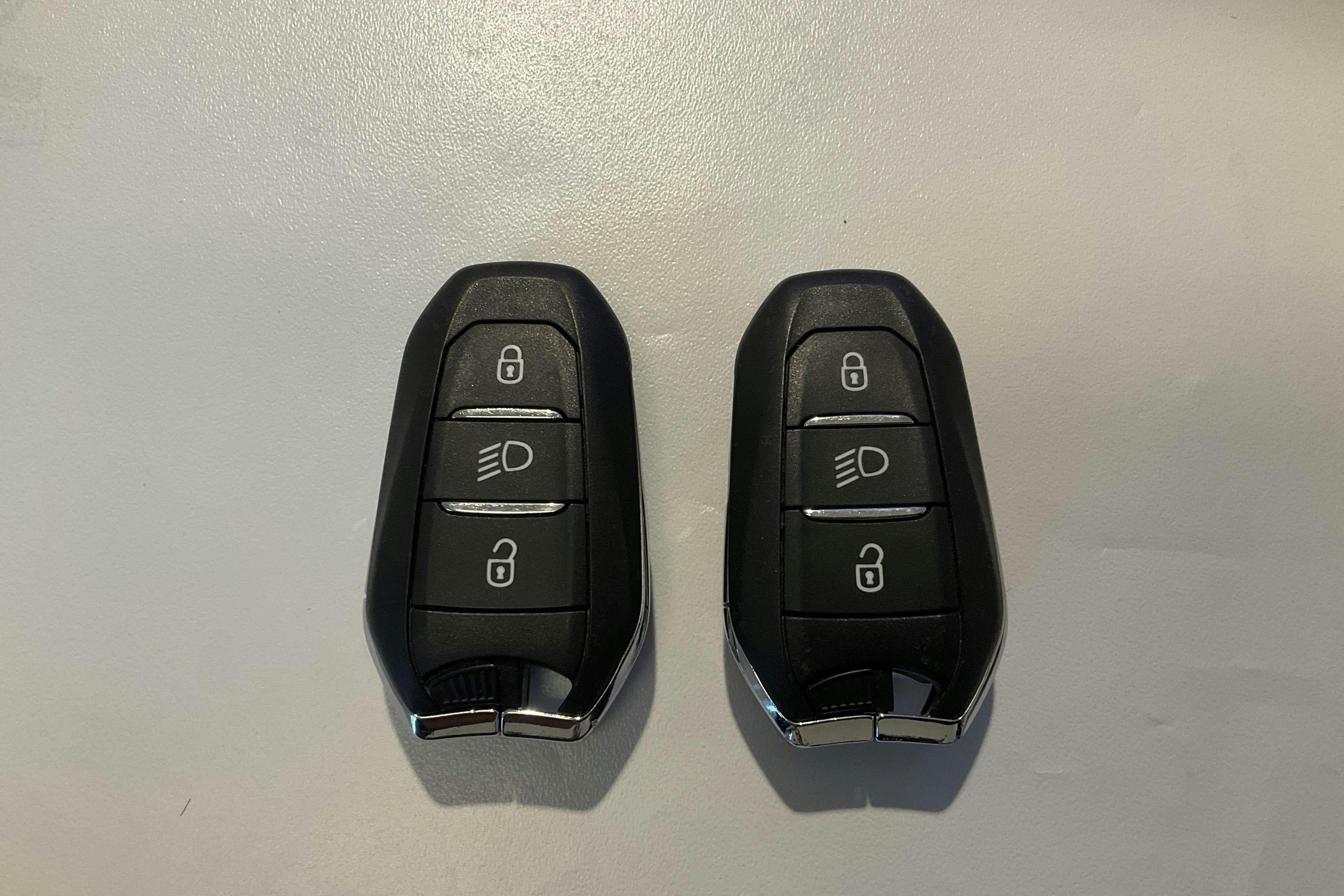 Presentationsfoto 18 av 18: Peugeot 508 1.6 Hybrid SW (225hk) - 6 367 mil - Automat - grå - 2021