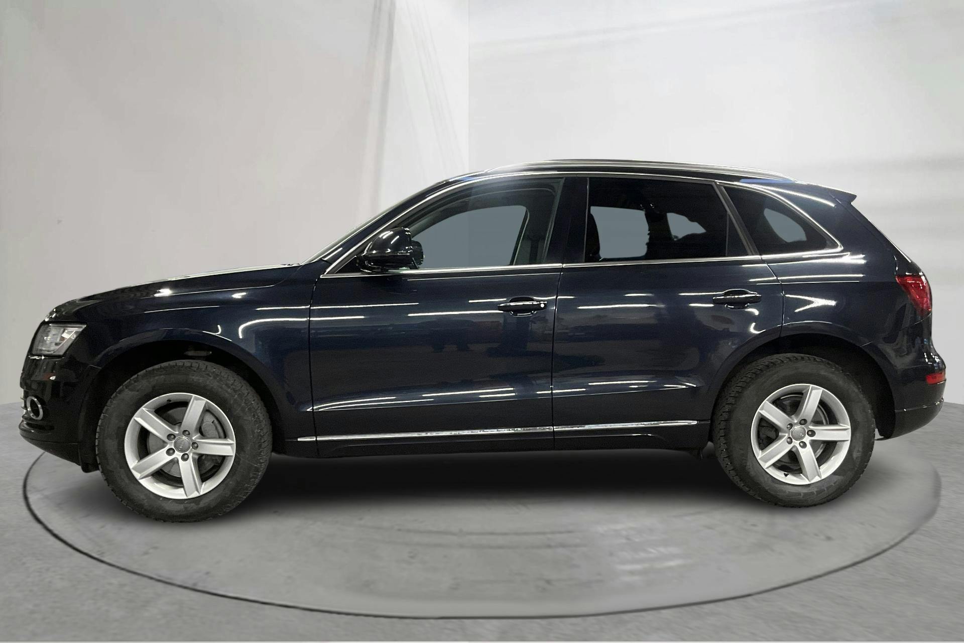 Præsentationsfoto 2 af 16: Audi Q5 2.0 TDI clean diesel quattro (190hk) - 198 990 kilometer - Salgsautomat - Blå farve - 2015