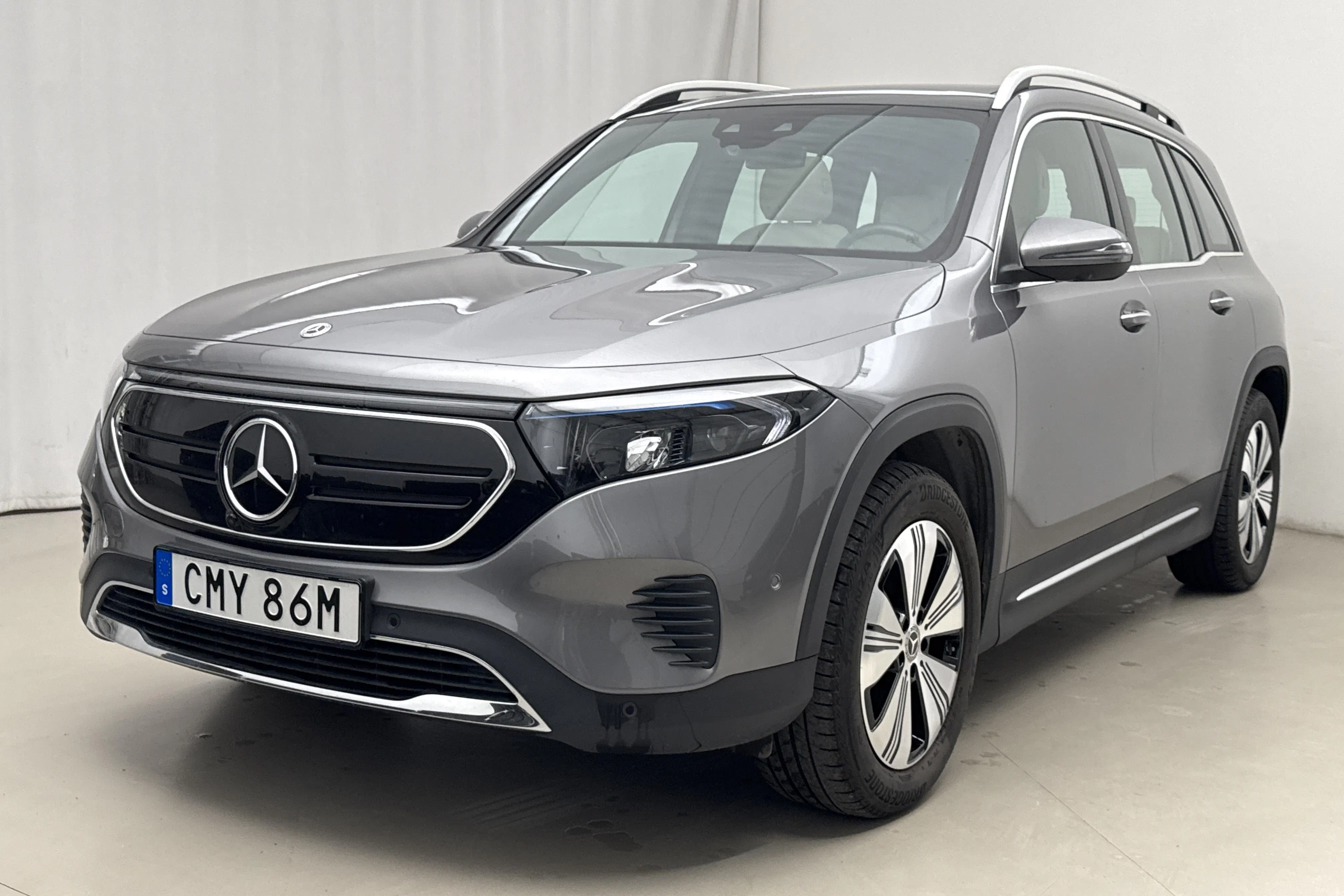 Presentationsfoto 1 av 23: Mercedes EQB 350 4MATIC X243 (292hk) - 2 865 mil - Automat - Mörkgrå - 2023