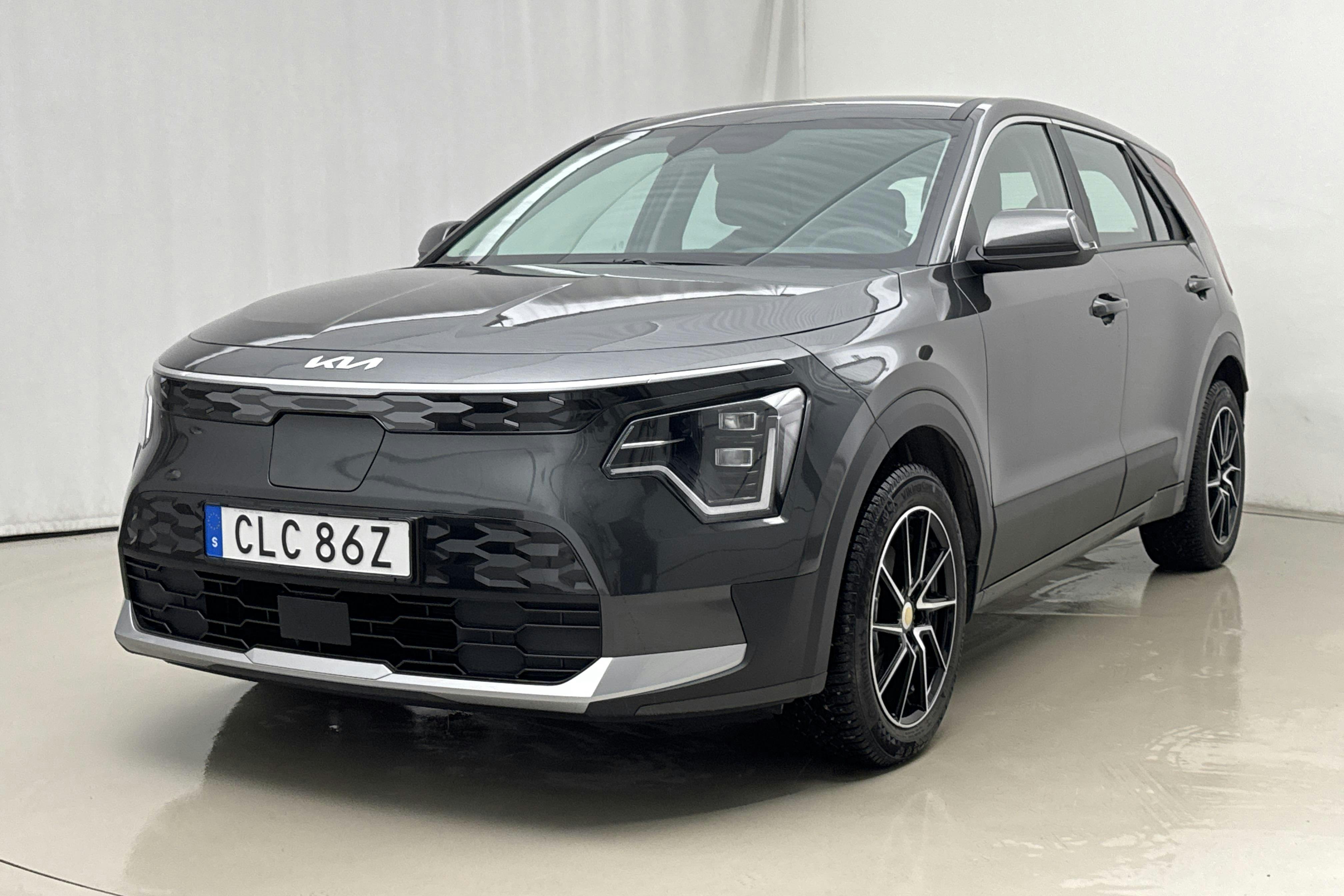 Præsentationsfoto 1 af 23: KIA Niro EV 65kWh (204hk) - 8 220 kilometer - Salgsautomat - grå - 2024
