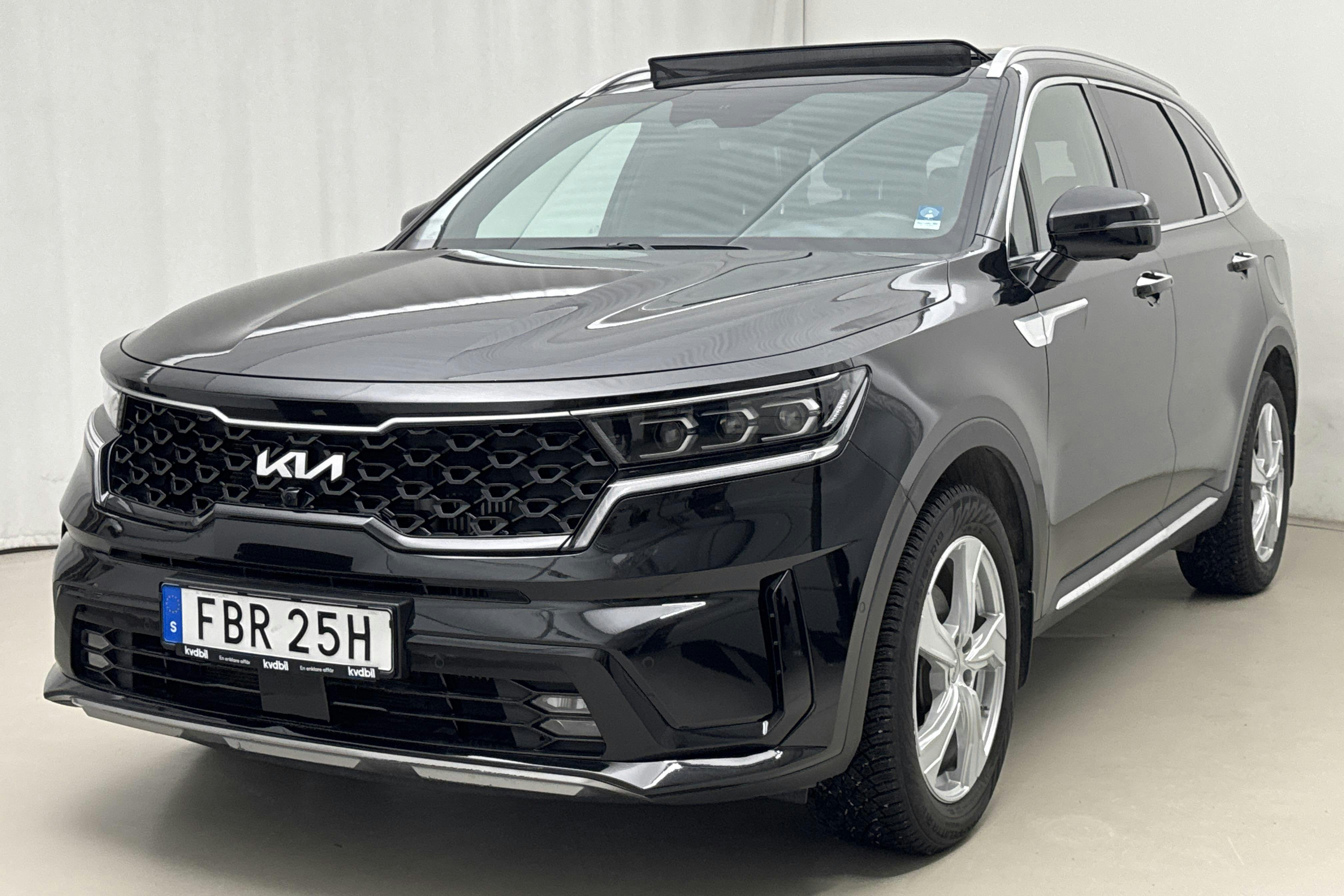 Zdjęcie prezentacyjne 1 z 30: KIA Sorento 1.6 T-GDi Plug-in Hybrid AWD (265hk) - 26 250 km - Automatyczna - czarny - 2023
