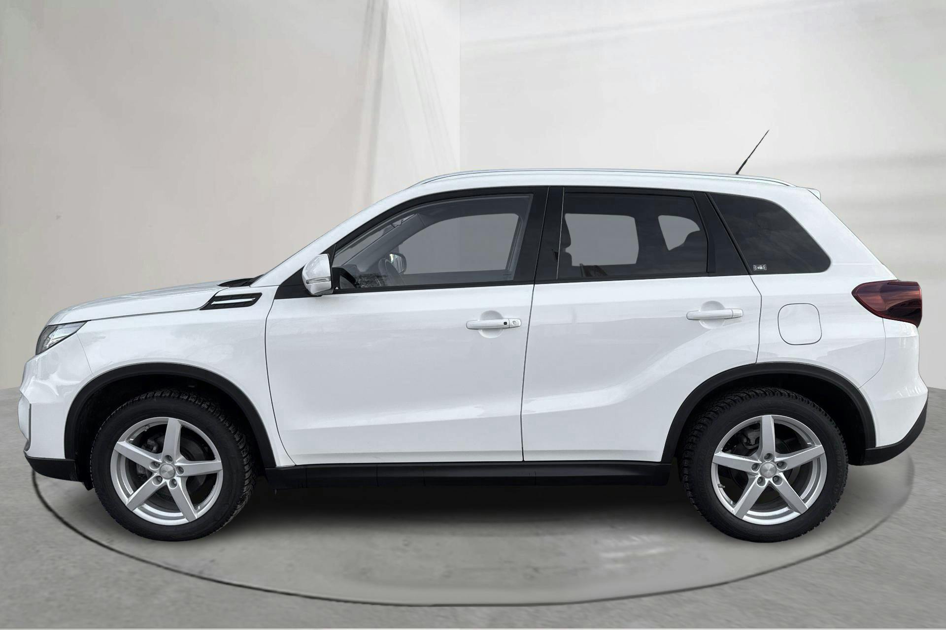 Presentationsfoto 2 av 18: Suzuki Vitara 1.5 HEV Allgrip 4x4 (115hk) - 1 943 mil - Automat - vit - 2022