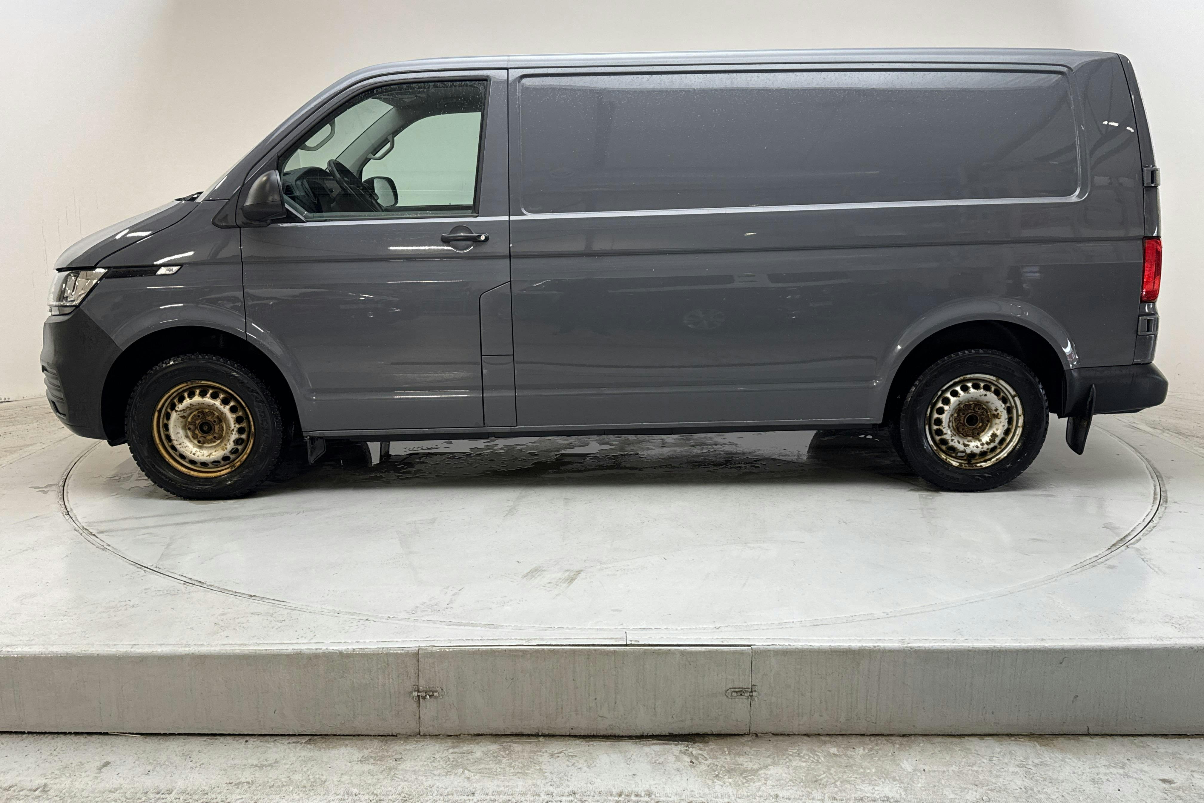 Presentation photo 2 of 13: VW Transporter T6 2.0 TDI BMT Skåp (150hk) - 139 950 km - Automatic - gray - 2020