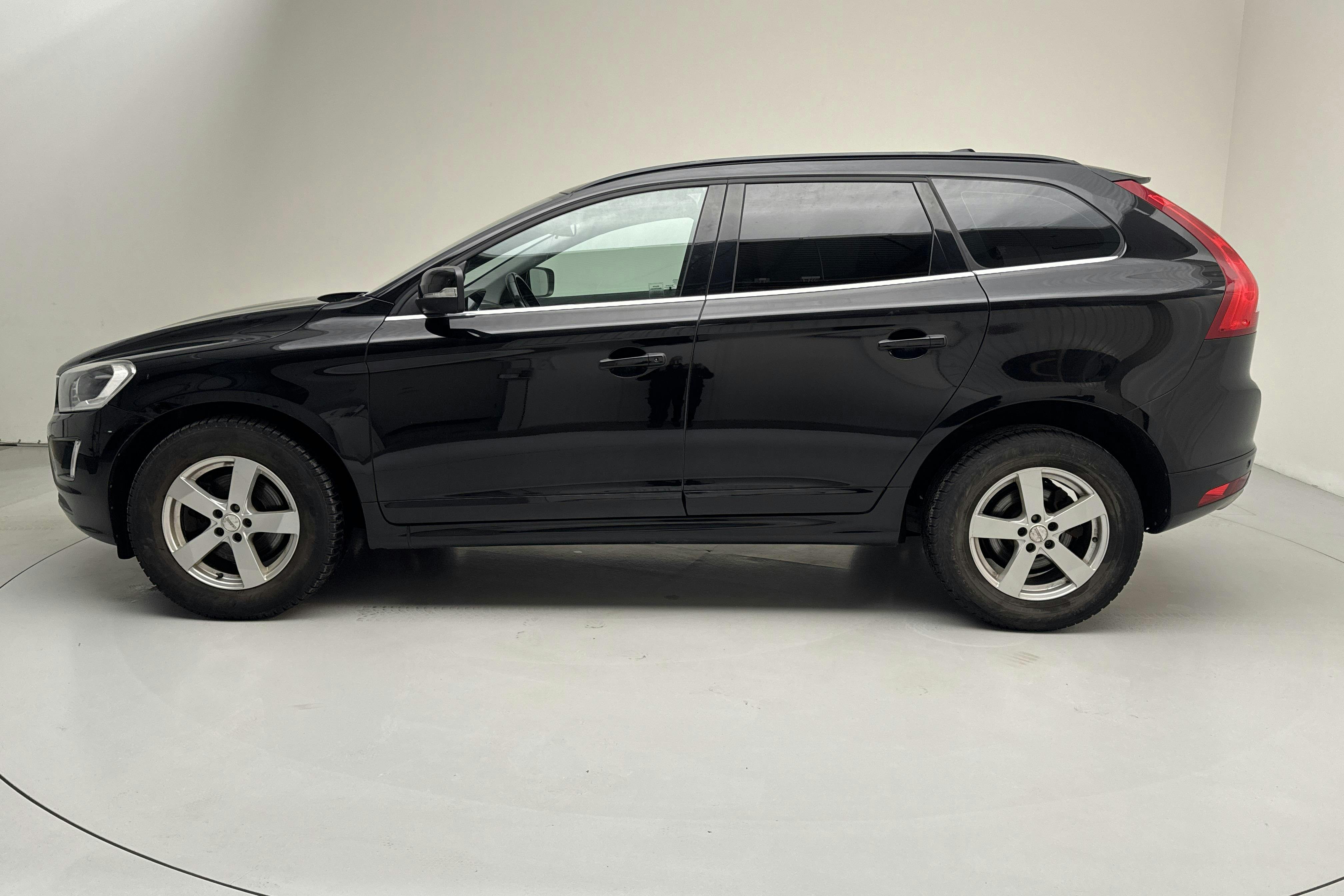 Presentation photo 2 of 14: Volvo XC60 D4 2WD (190hk) - 170 550 km - Manual - black - 2016