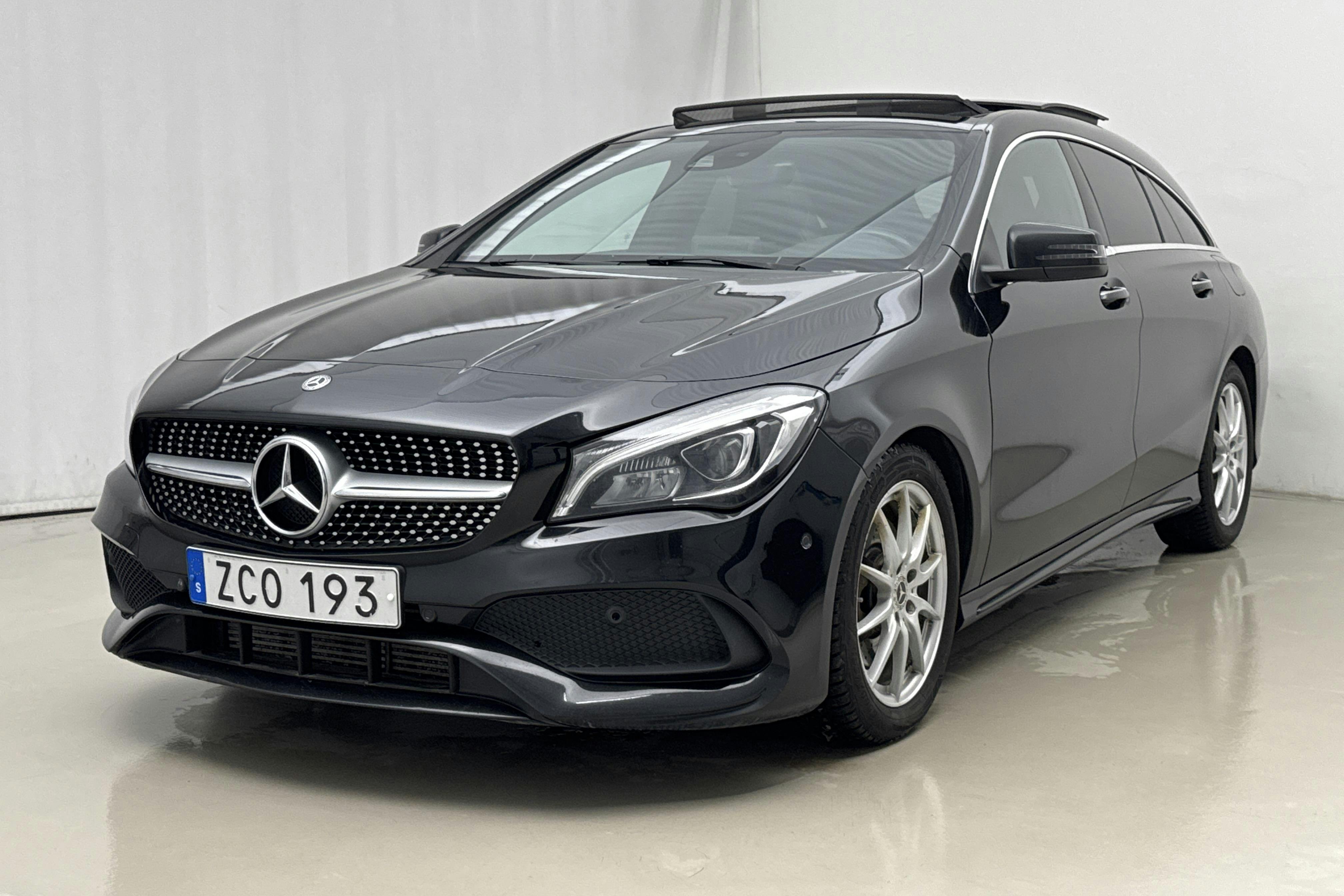 Præsentationsfoto 1 af 23: Mercedes CLA 220 4MATIC Shooting Brake X117 (184hk) - 173 000 kilometer - Salgsautomat - Sort - 2018