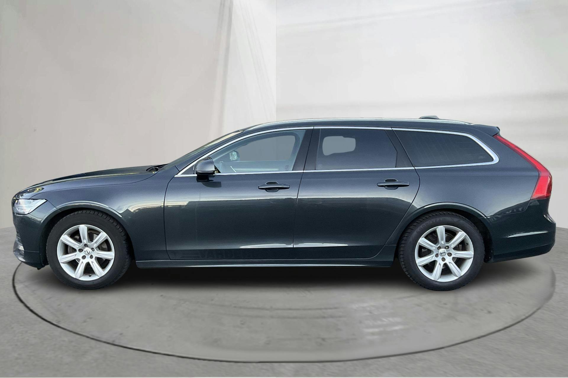 Præsentationsfoto 2 af 19: Volvo V90 D4 (190hk) - 403 470 kilometer - Salgsautomat - grå - 2020