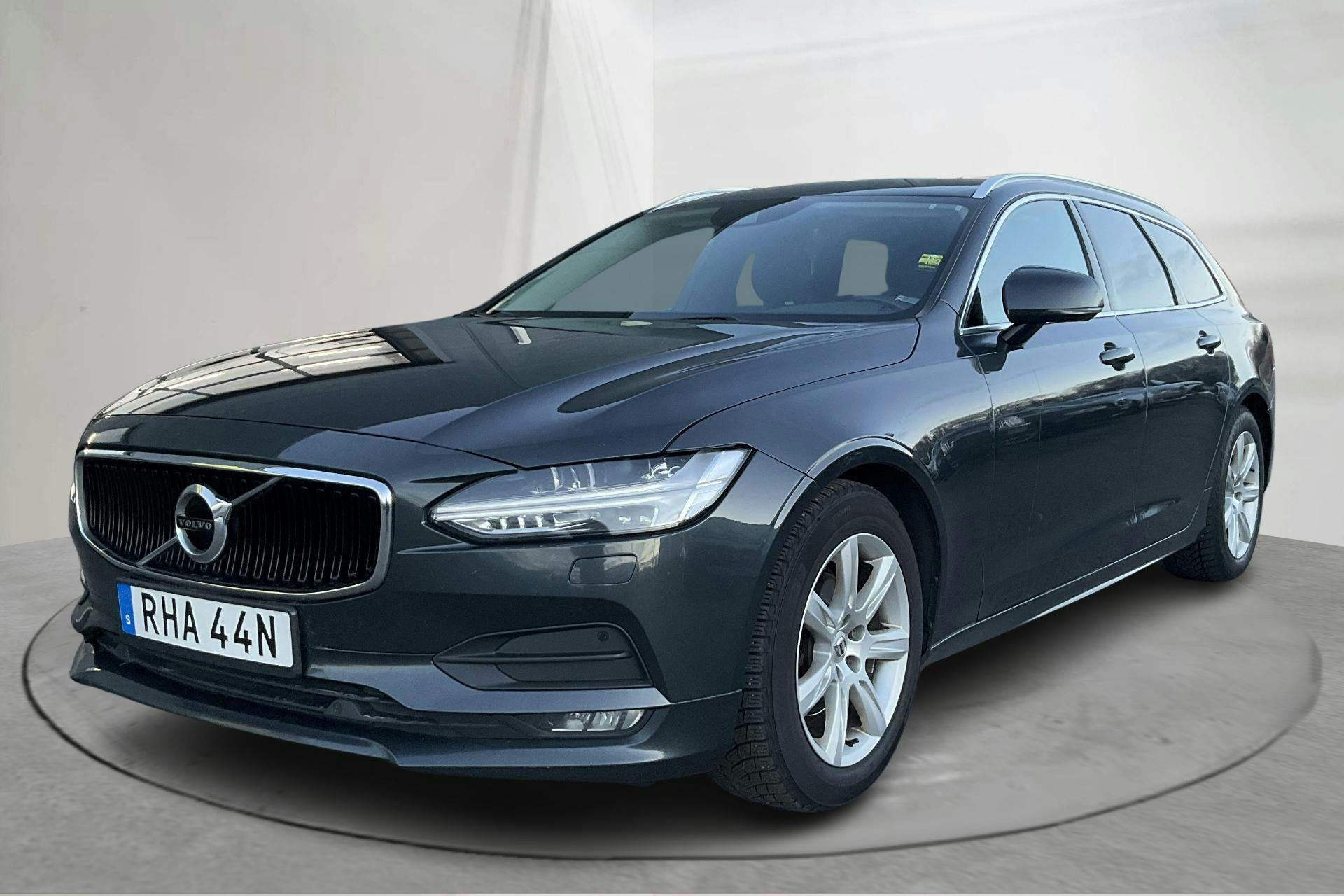 Præsentationsfoto 1 af 19: Volvo V90 D4 (190hk) - 403 470 kilometer - Salgsautomat - grå - 2020