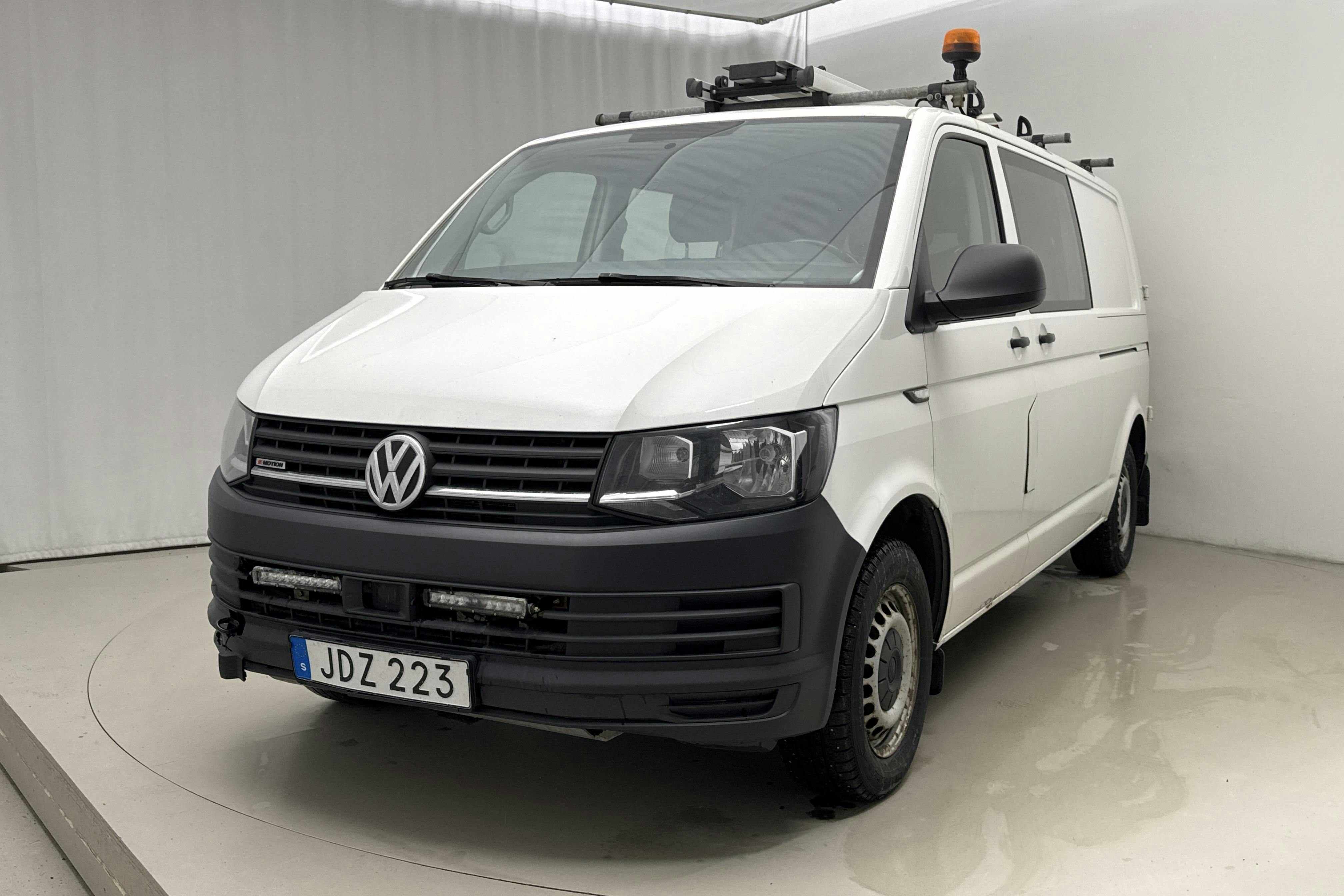 Presentationsfoto 1 av 18: VW Transporter Kombi T6 2.0 TDI BMT 4MOTION (150hk) - 24 708 mil - Manuell - vit - 2018