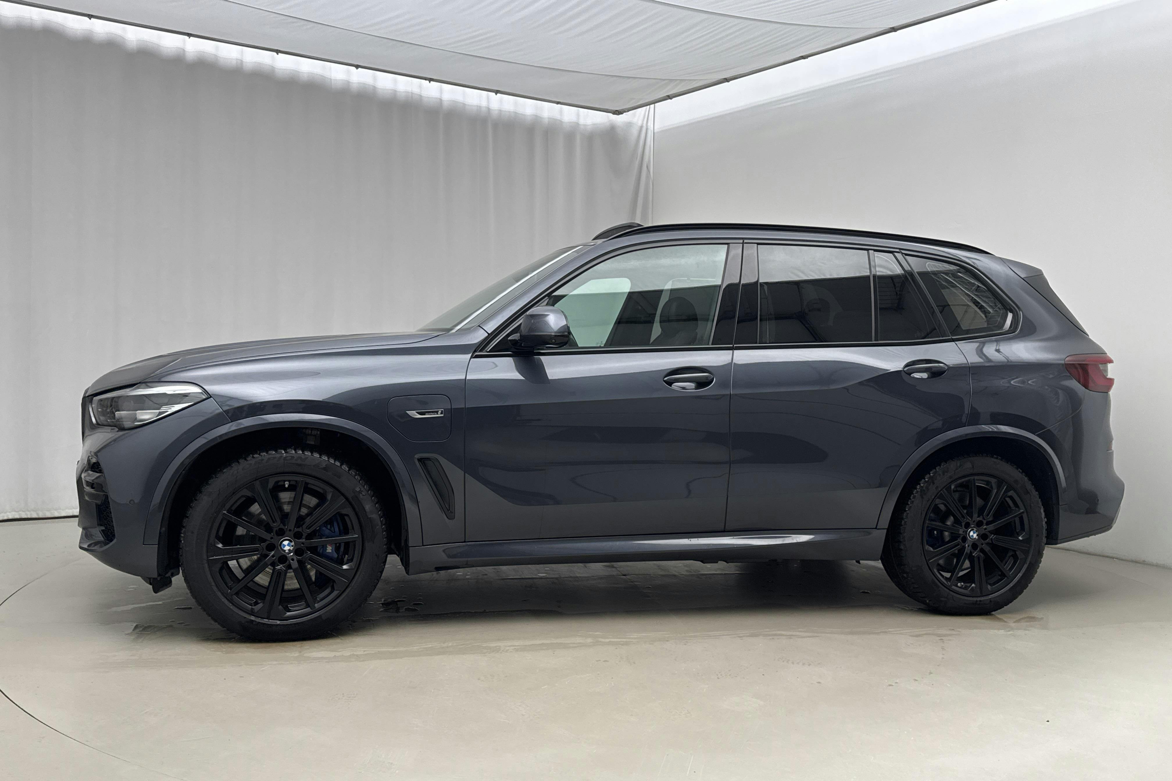 Præsentationsfoto 2 af 31: BMW X5 xDrive45e, G05 (394hk) - 95 570 kilometer - Salgsautomat - grå - 2022