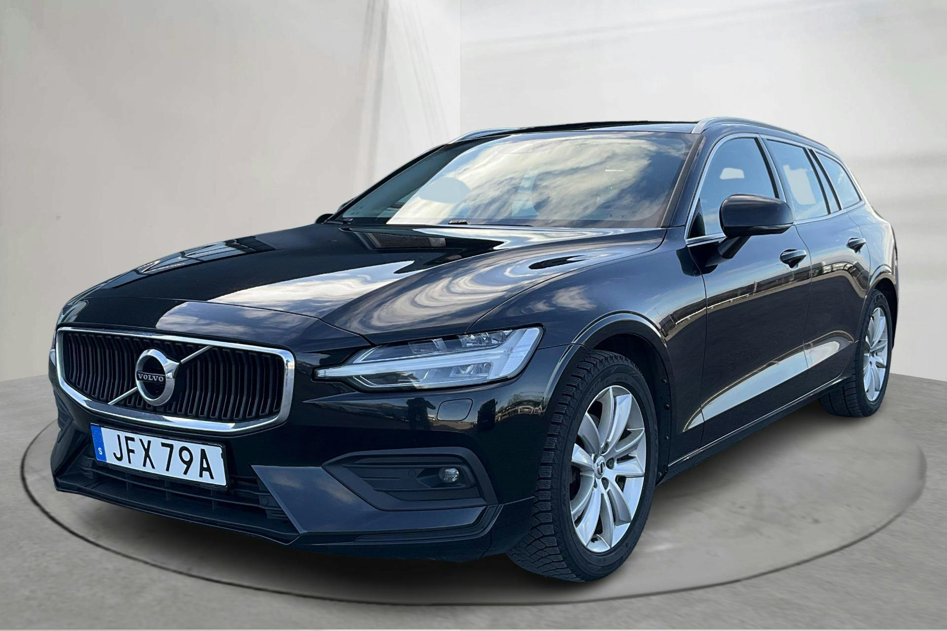 Præsentationsfoto 1 af 16: Volvo V60 B4 Mildhybrid, Diesel (197hk) - 178 360 kilometer - Salgsautomat - Sort - 2021