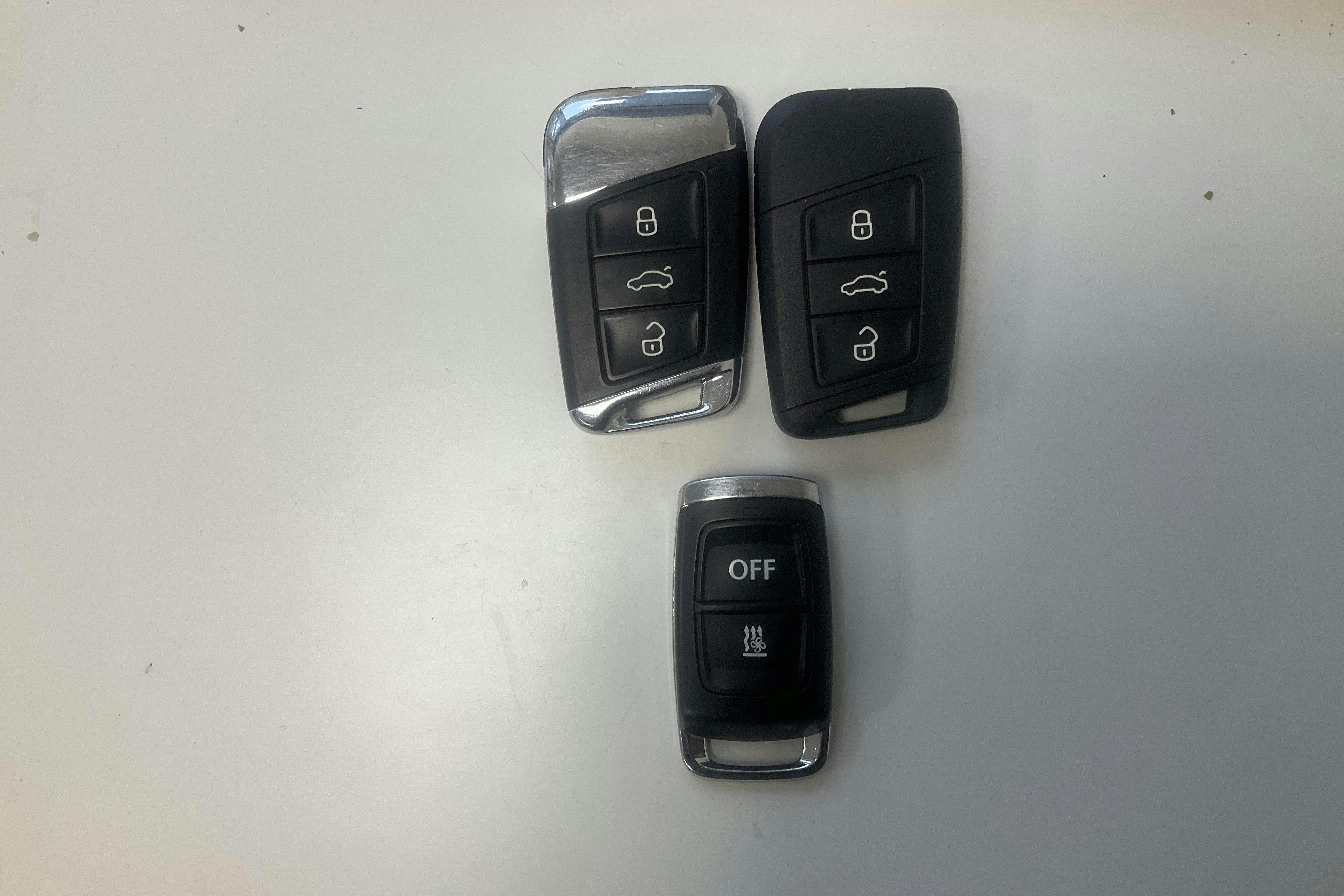 Esitlusfoto 18 aadressil 18: VW Passat 1.4 GTE Sportscombi (218hk) - 84 300 km - Automaatne - hõbe - 2020