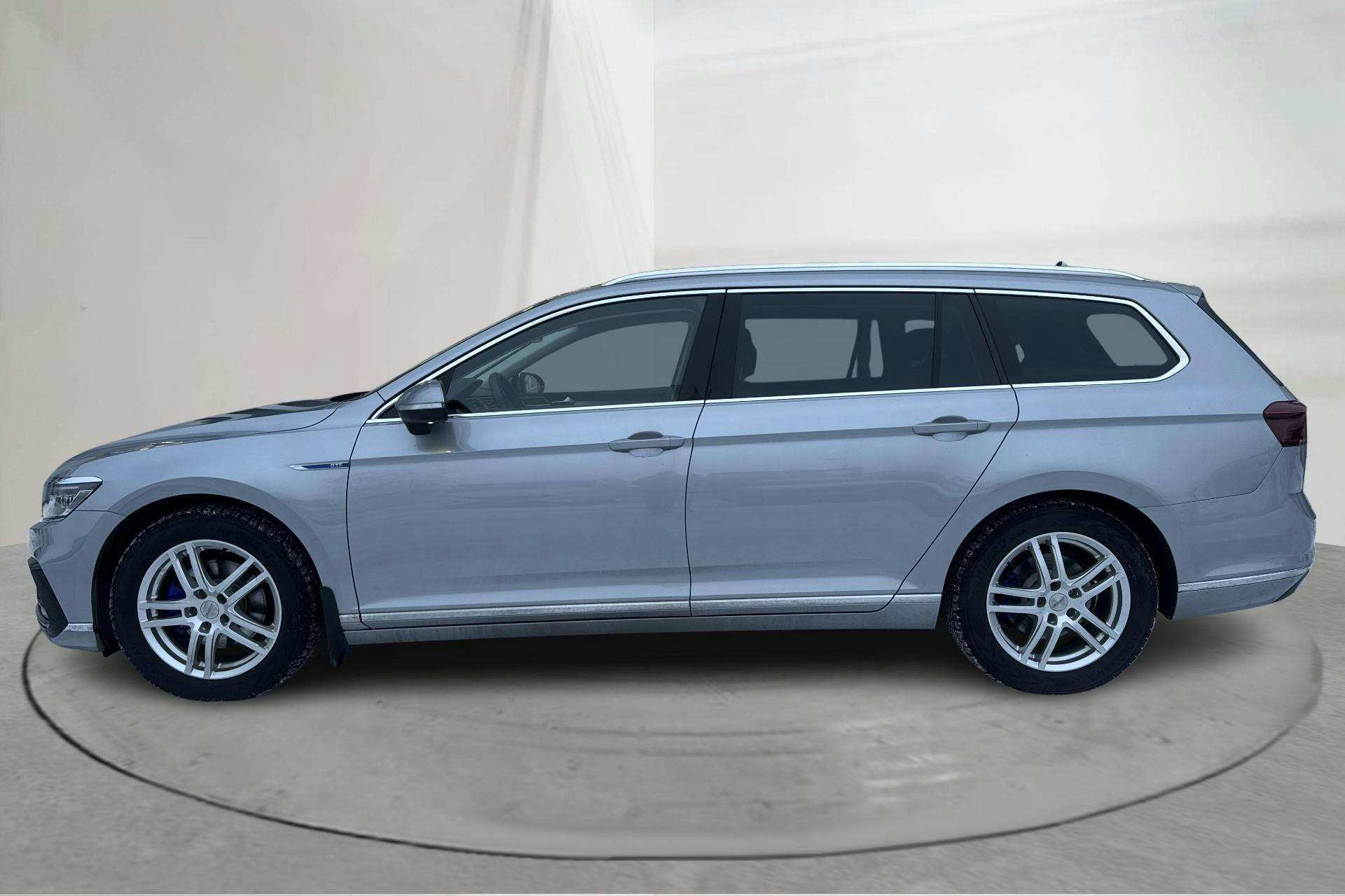 Esitlusfoto 2 aadressil 18: VW Passat 1.4 GTE Sportscombi (218hk) - 84 300 km - Automaatne - hõbe - 2020