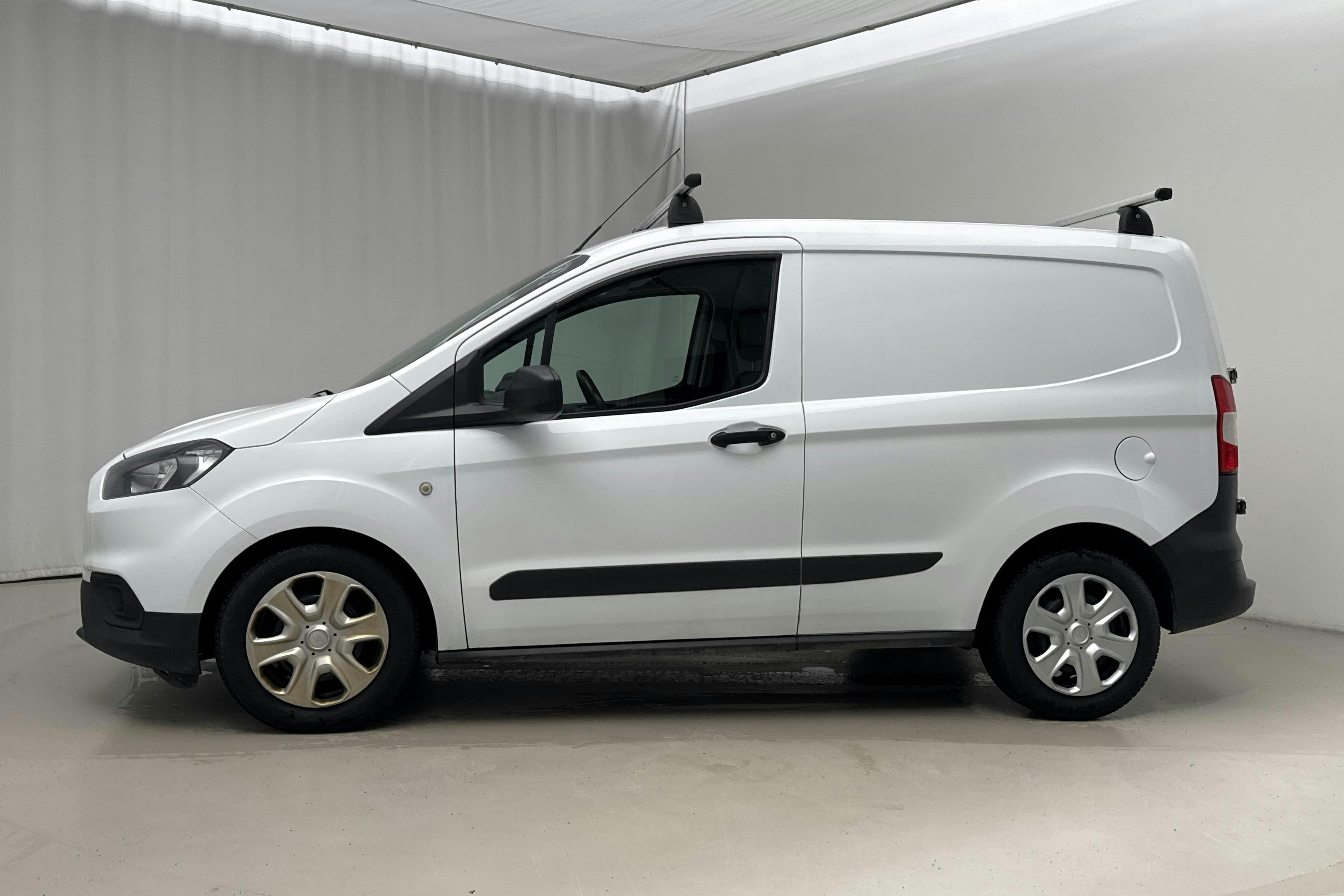 Presentation photo 2 of 16: Ford Transit Courier 1.0T EcoBoost (100hk) - 105 340 km - Manual - white - 2020