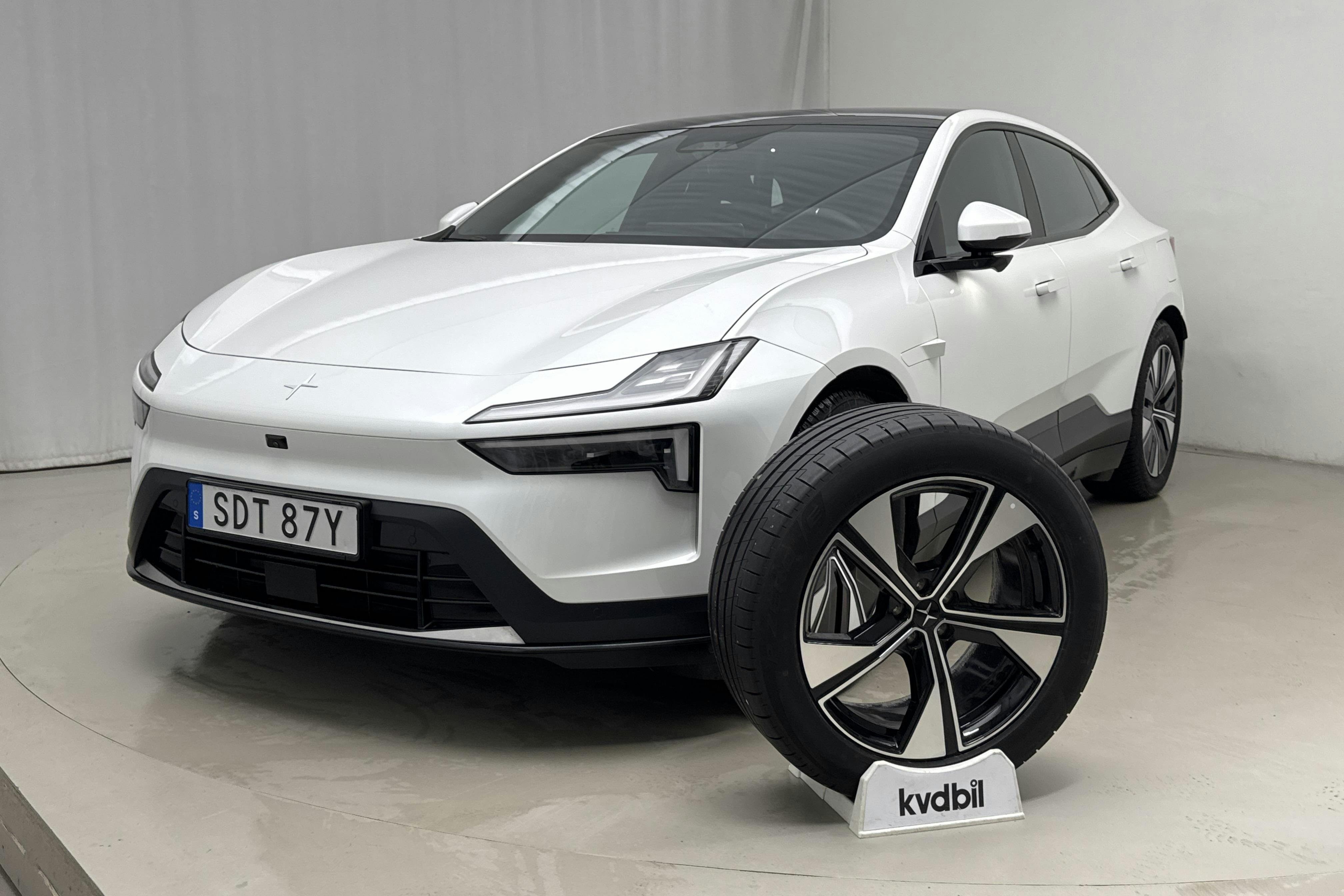 Presentationsfoto 1 av 25: Polestar 4 Long range Single motor (272hk) - 3 580 mil - Automat - vit - 2025