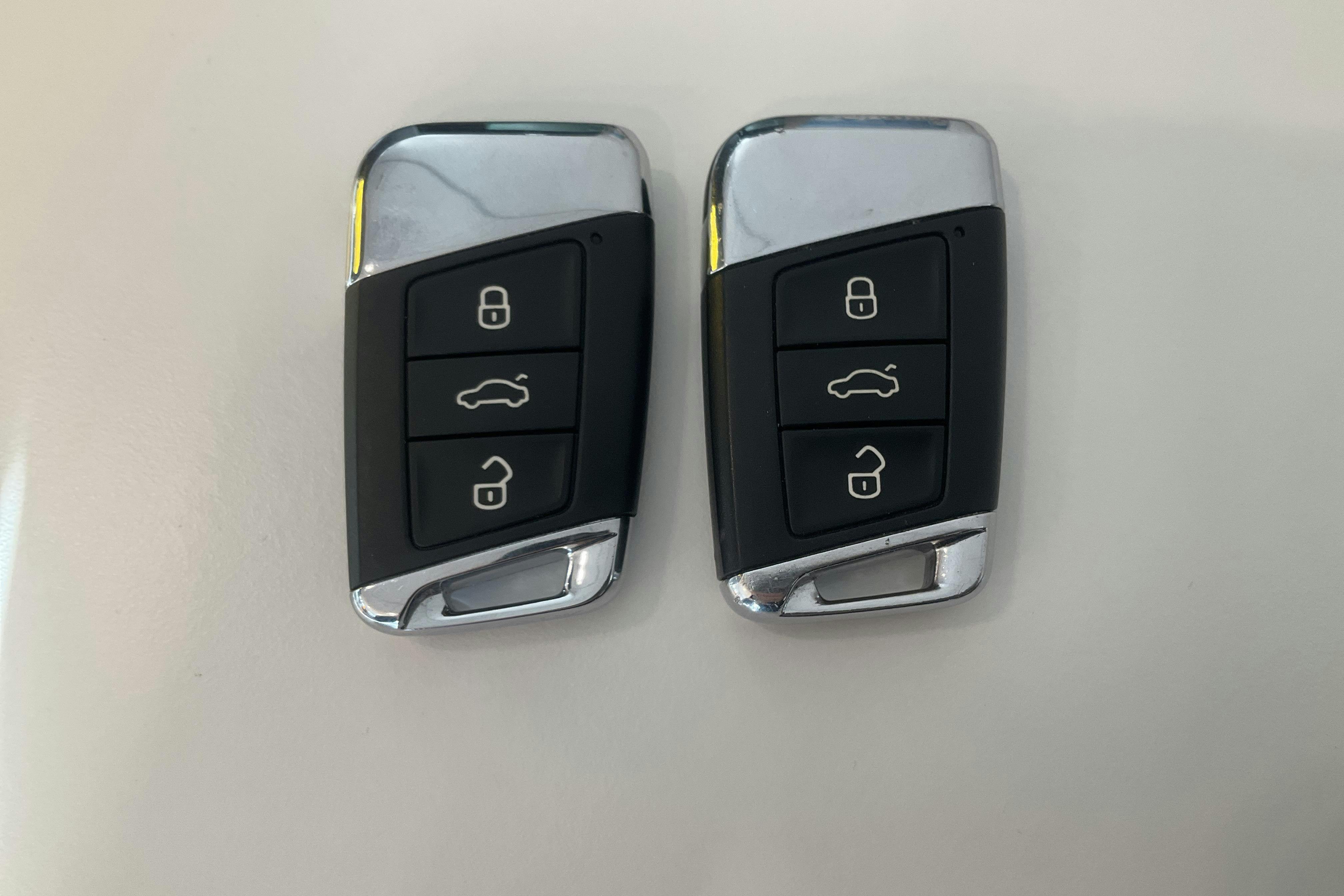 Presentationsfoto 20 av 20: VW Passat 2.0 TDI BiTurbo Sportscombi 4MOTION (240hk) - 13 242 mil - Automat - grå - 2015