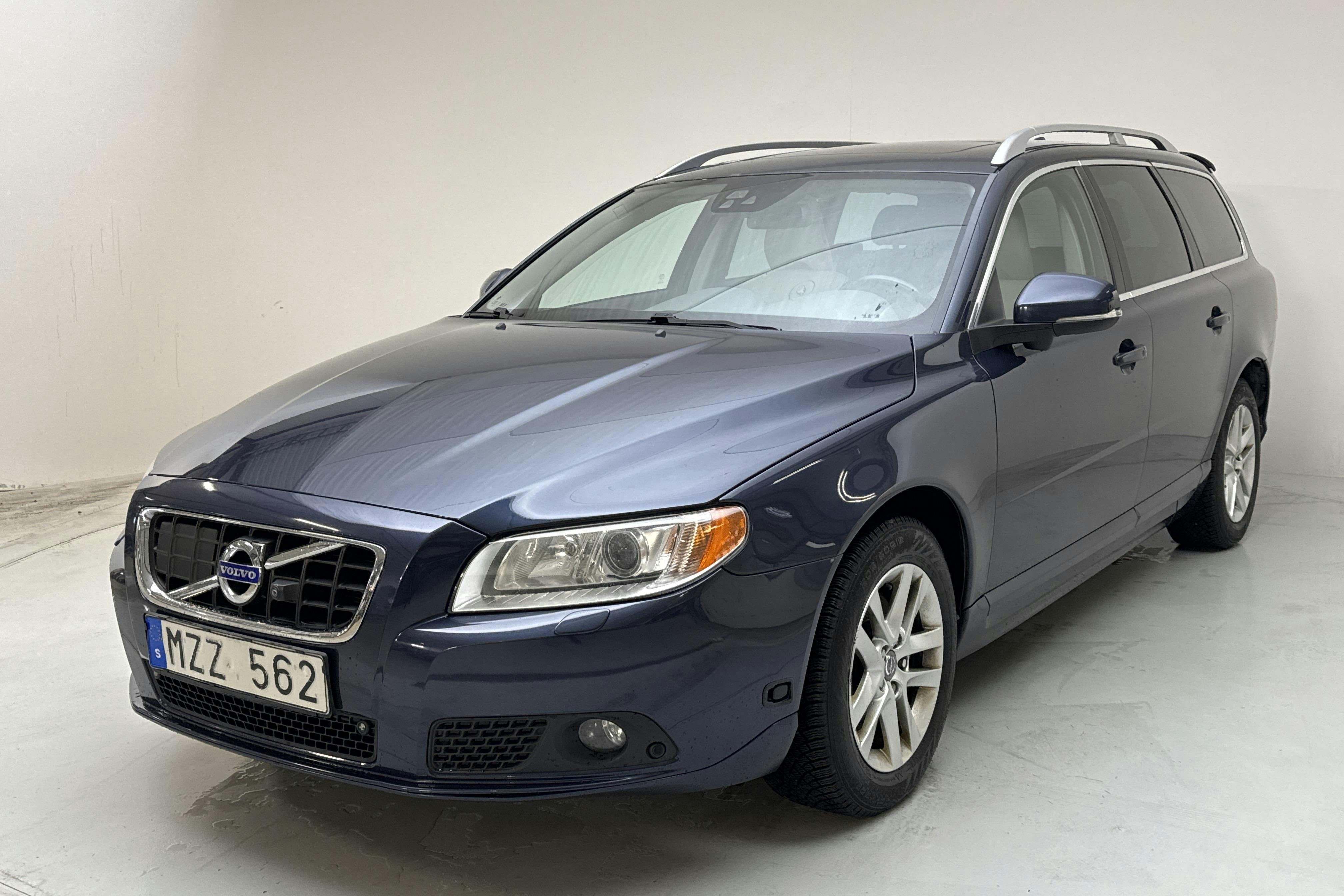 Presentationsfoto 1 av 16: Volvo V70 II T4F (180hk) - 18 541 mil - Automat - blå - 2013