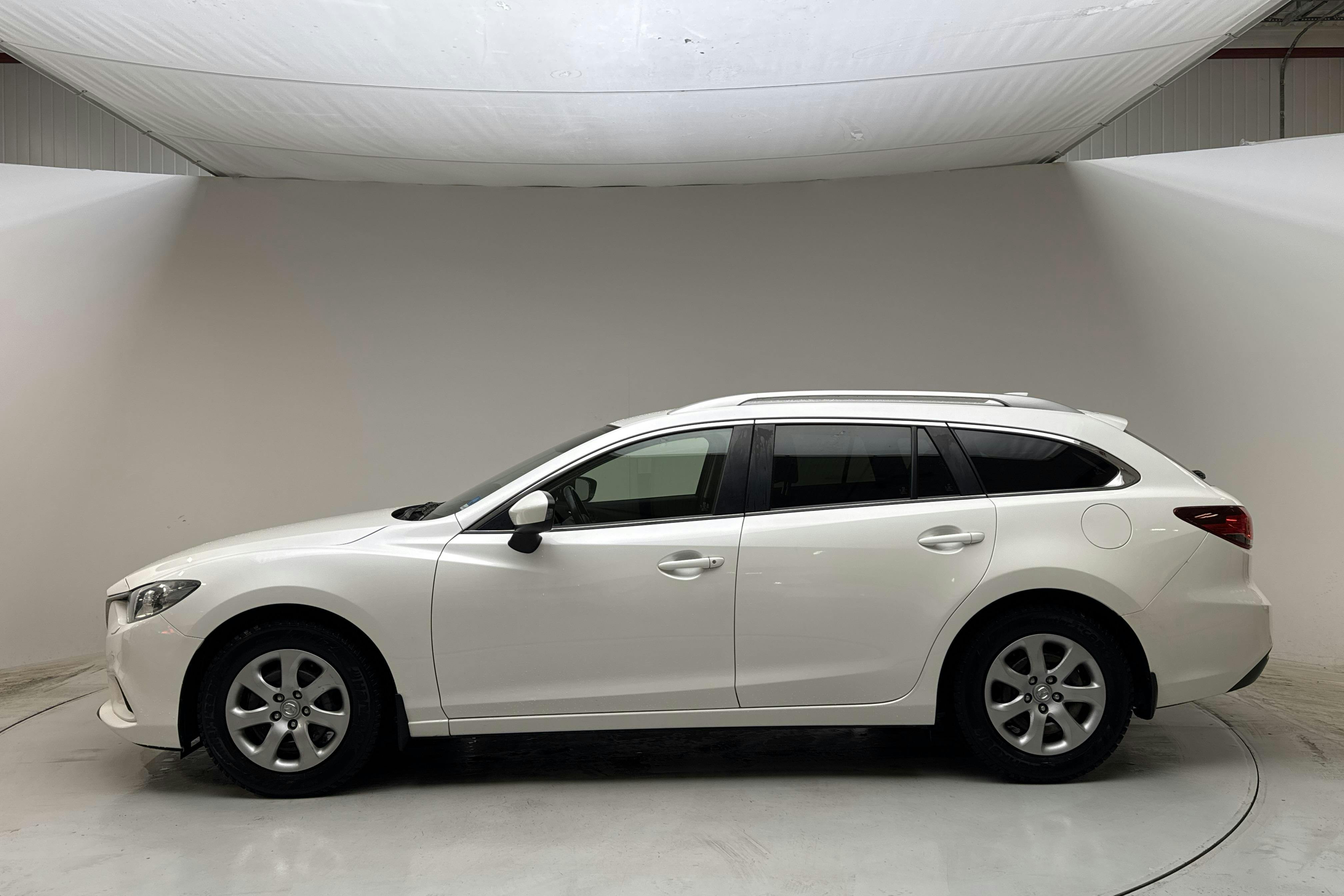 Presentation photo 2 of 12: Mazda 6 2.2 DE Kombi (150hk) - 126 940 km - Automatic - white - 2014