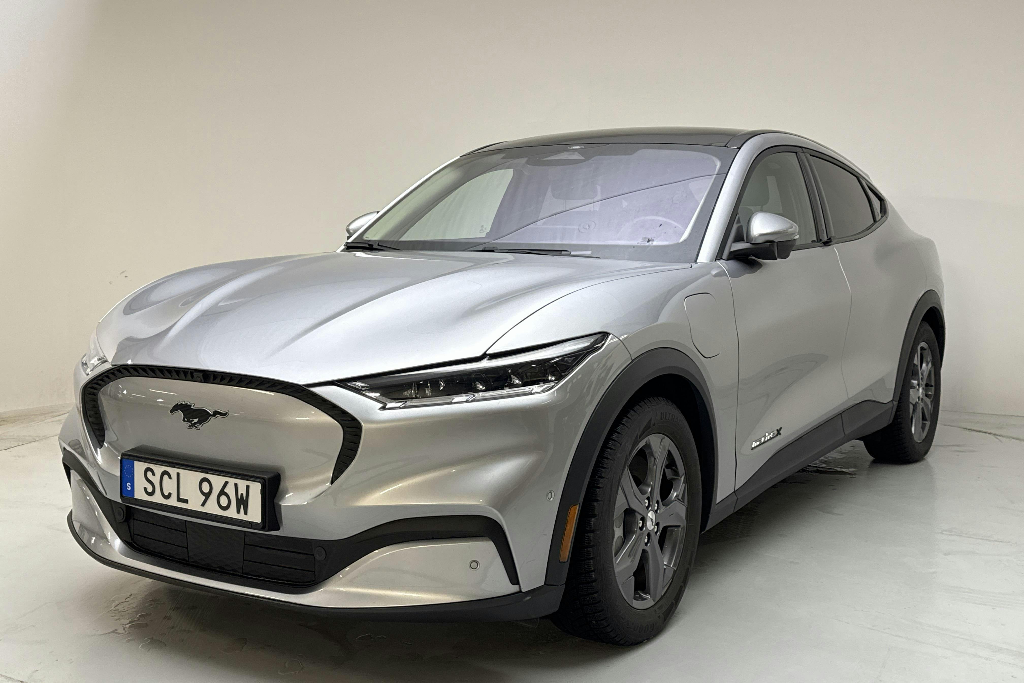 Presentationsfoto 1 av 16: Ford Mustang Mach-E 91kWh RWD (294hk) - 3 486 mil - Automat - grå - 2021