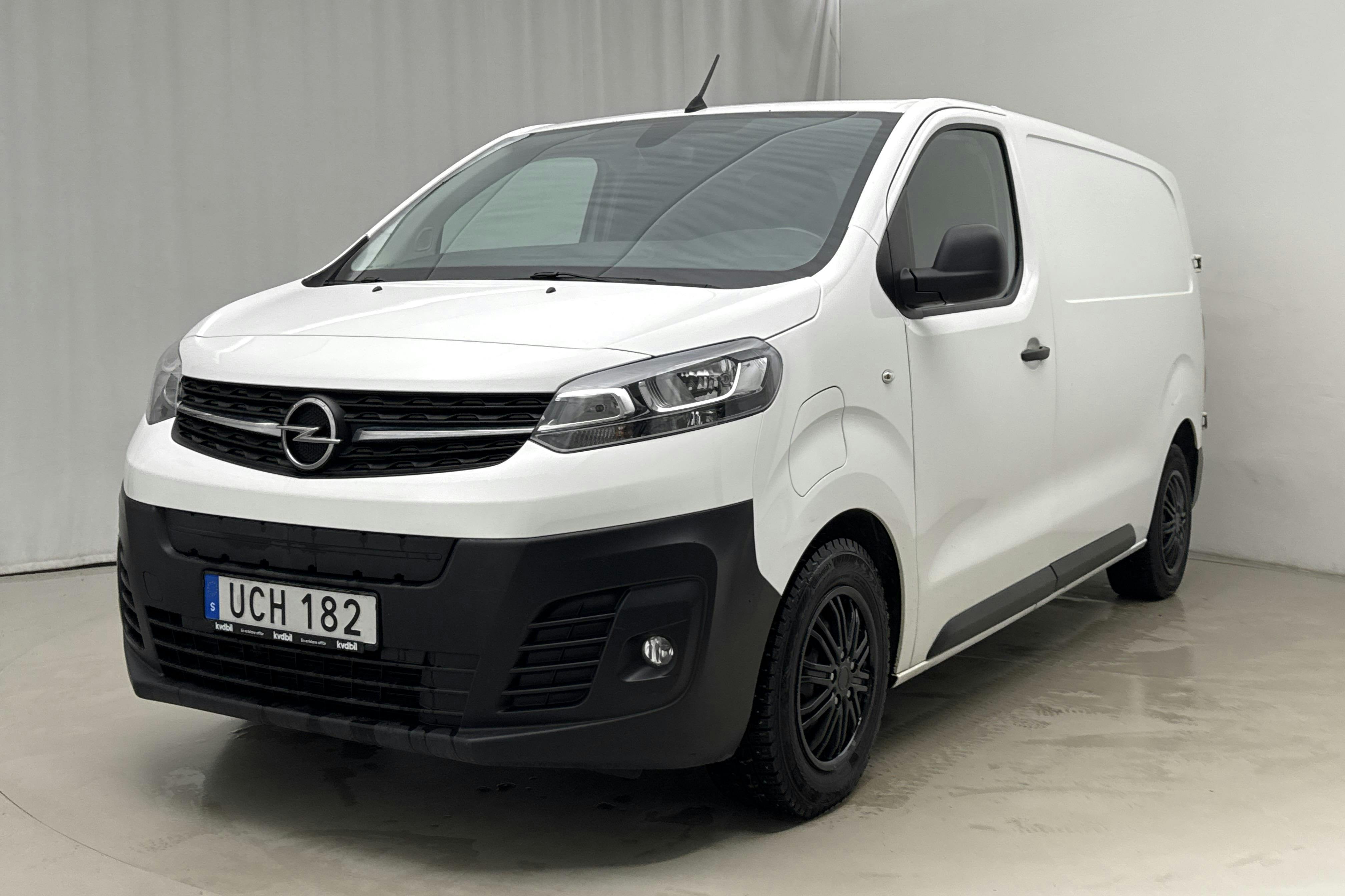 Presentationsfoto 1 av 22: Opel E-Vivaro 75kWh (136hk) - 12 090 mil - Automat - vit - 2021