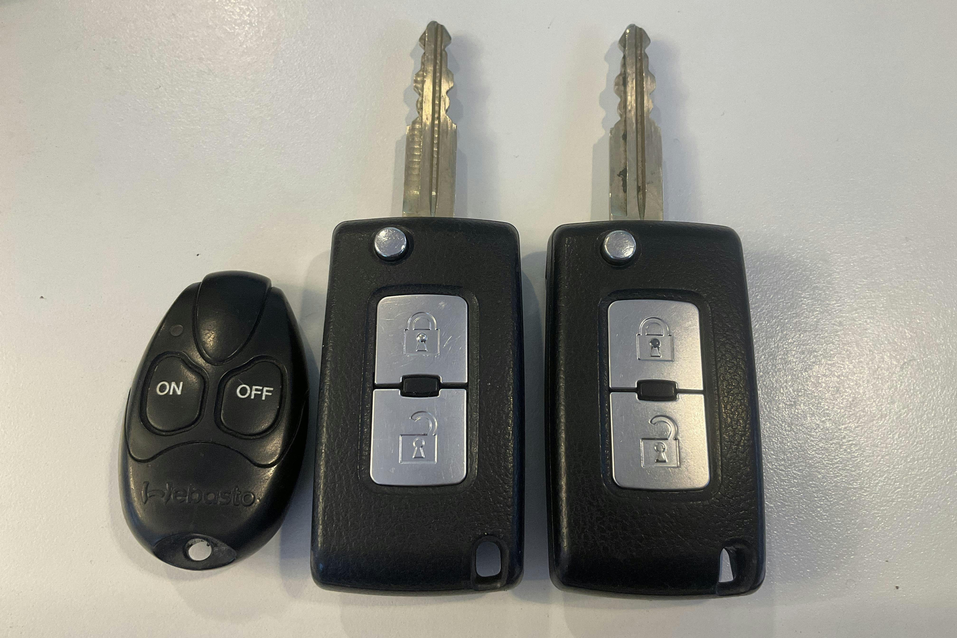 Presentationsfoto 22 av 22: Mitsubishi Pajero Wagon 3.2 DI-D (200hk) - 23 388 mil - Automat - grå - 2015