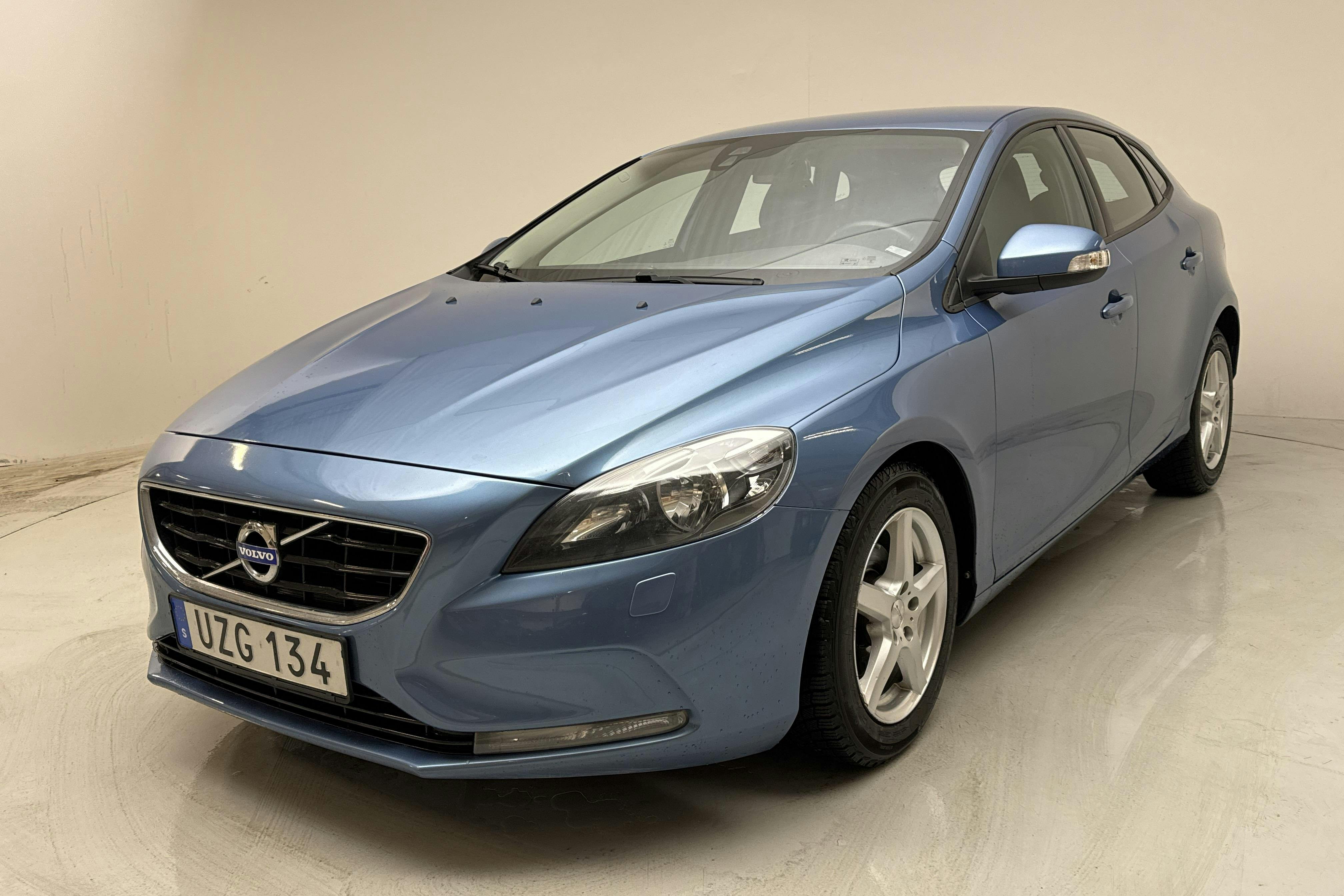 Præsentationsfoto 1 af 14: Volvo V40 D2 (115hk) - 164 820 kilometer - Manuel - Blå farve - 2015