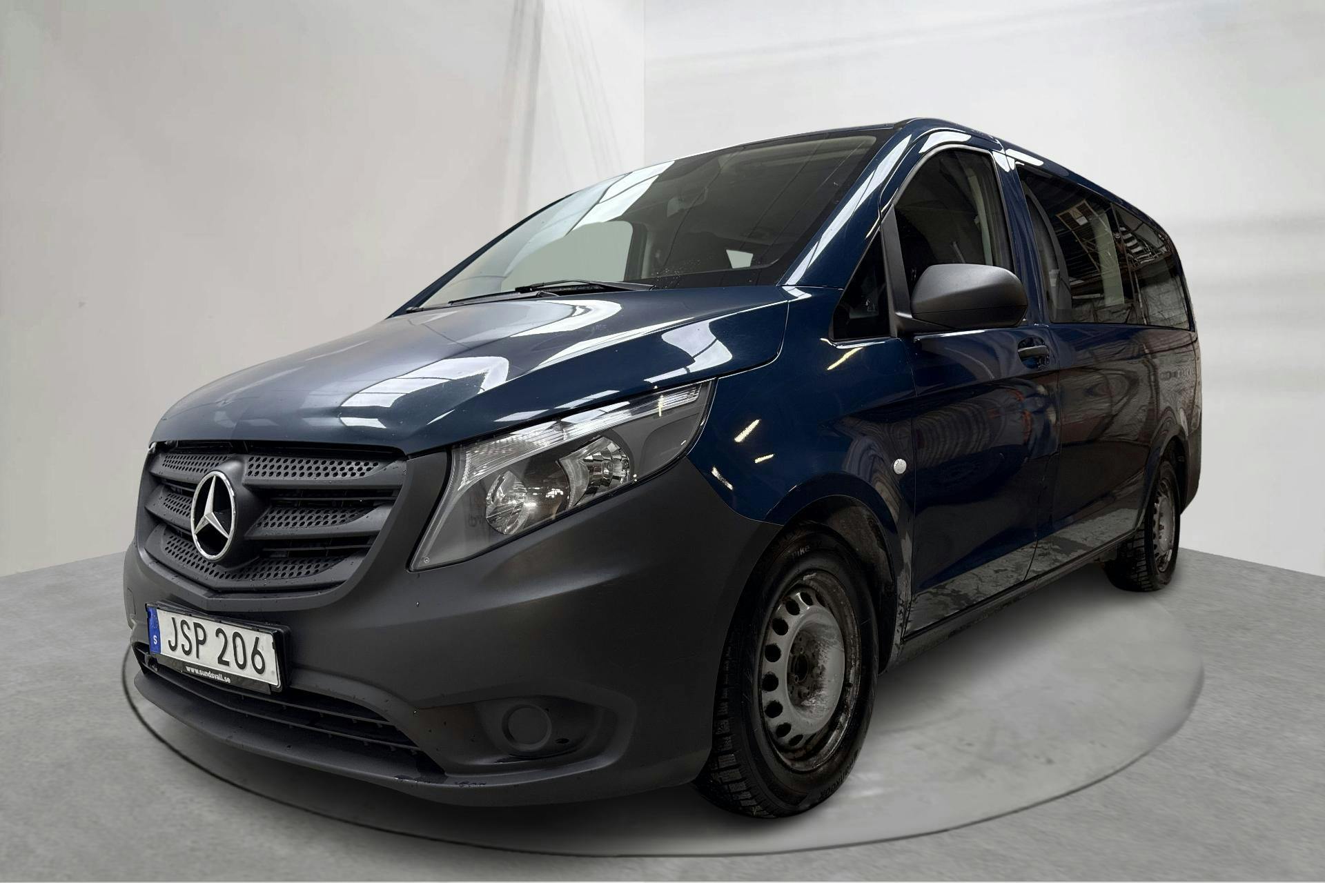 Presentationsfoto 1 av 16: Mercedes Vito Tourer  114 CDI W640 (136hk) - 13 656 mil - Automat - blå - 2016