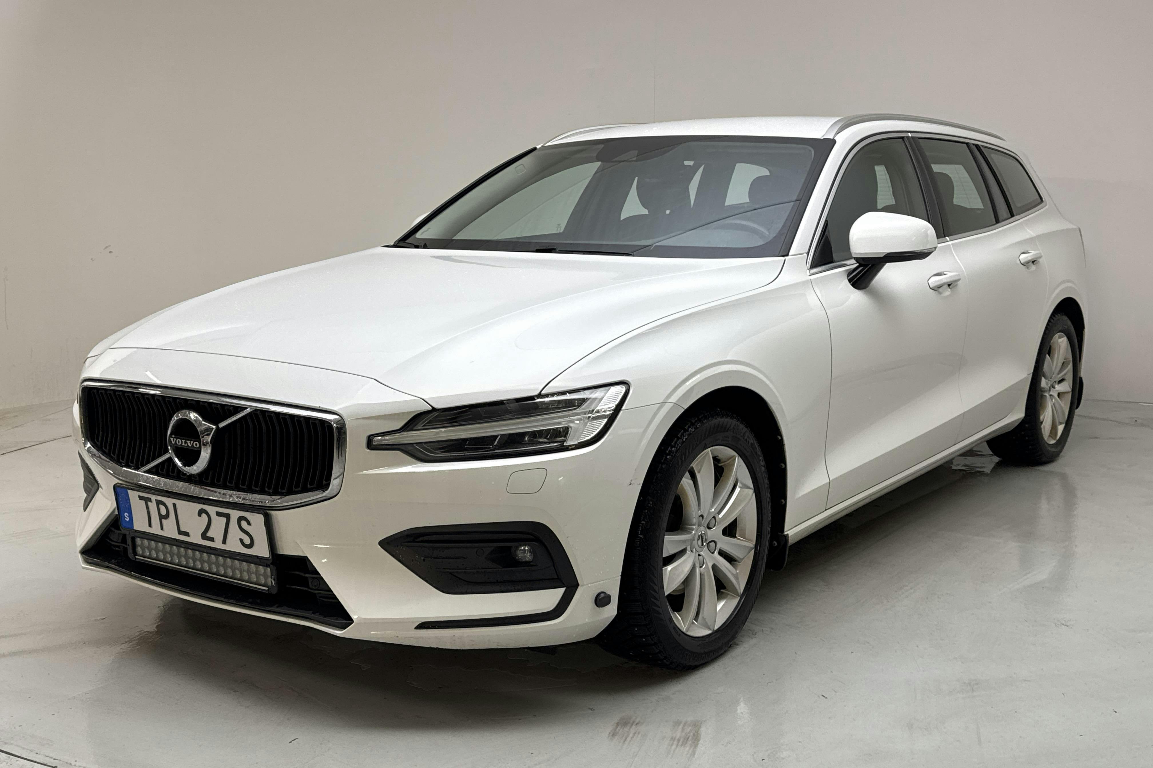 Presentation photo 1 of 15: Volvo V60 D4 (190hk) - 160 130 km - Automatic - white - 2021