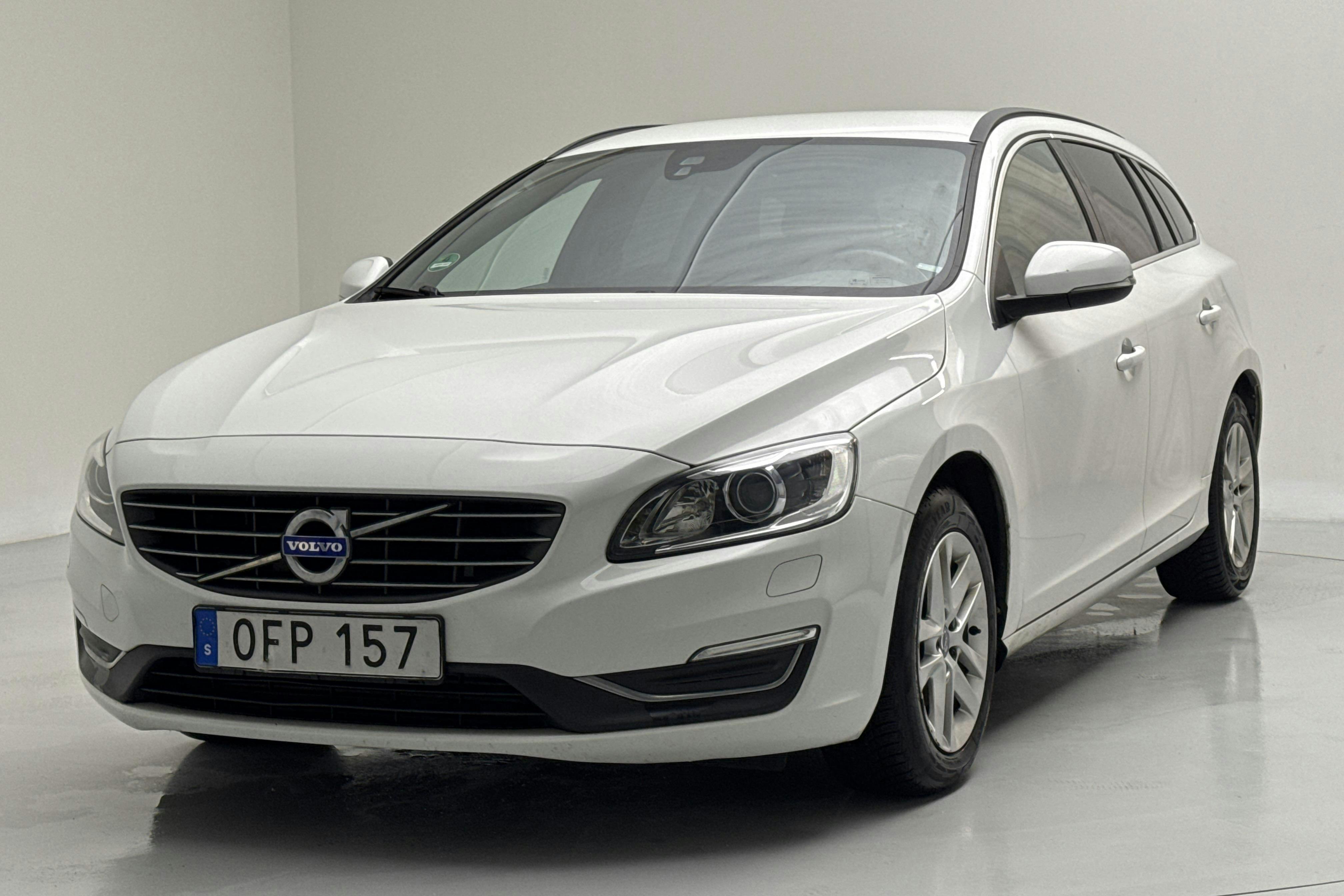 Presentation photo 1 of 13: Volvo V60 D4 (190hk) - 172 420 km - Automatic - white - 2017