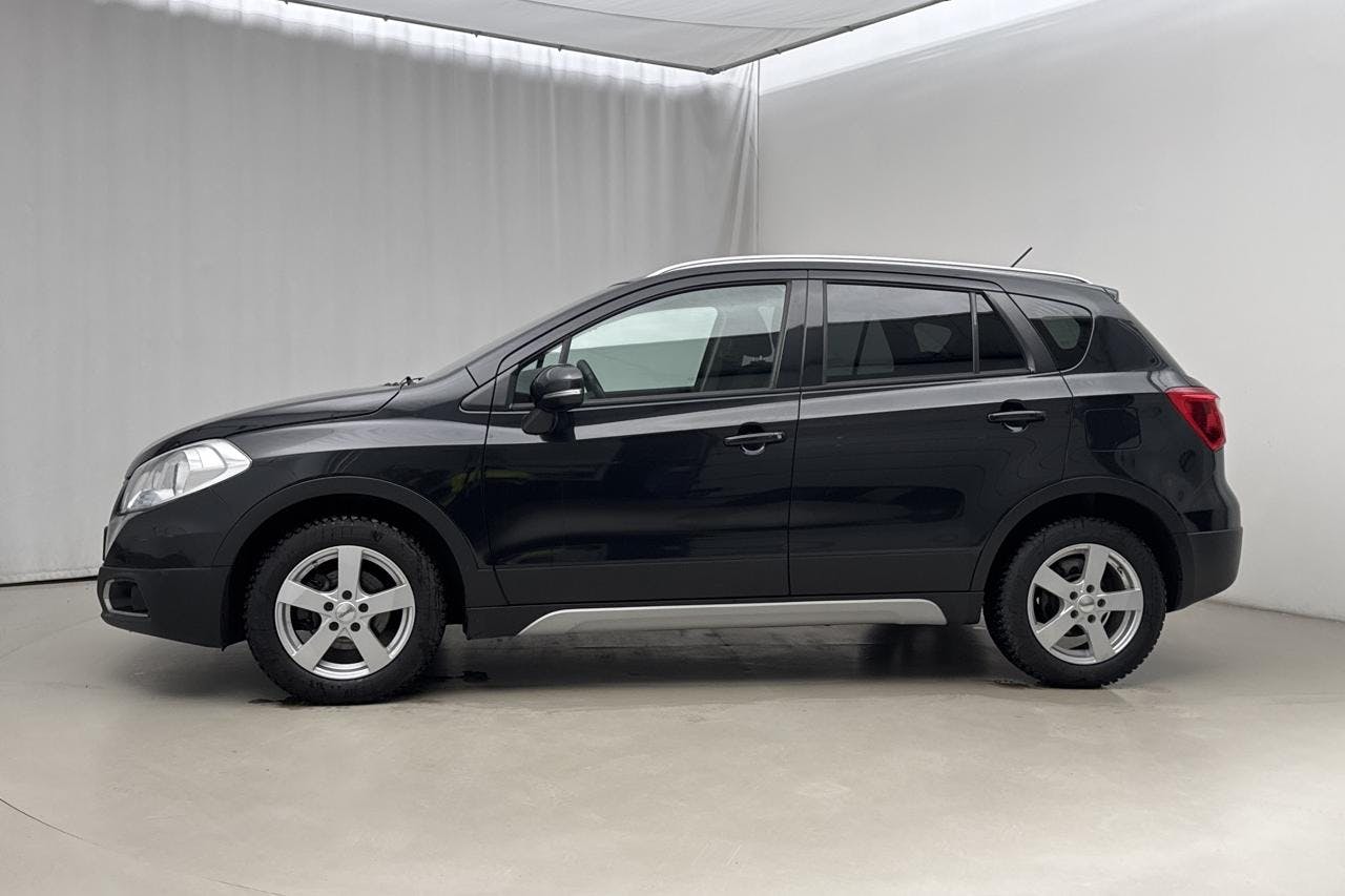 Presentationsfoto 2 av 16: Suzuki S-Cross 1.6 4x4 (120hk) - 6 678 mil - Automat - svart - 2015