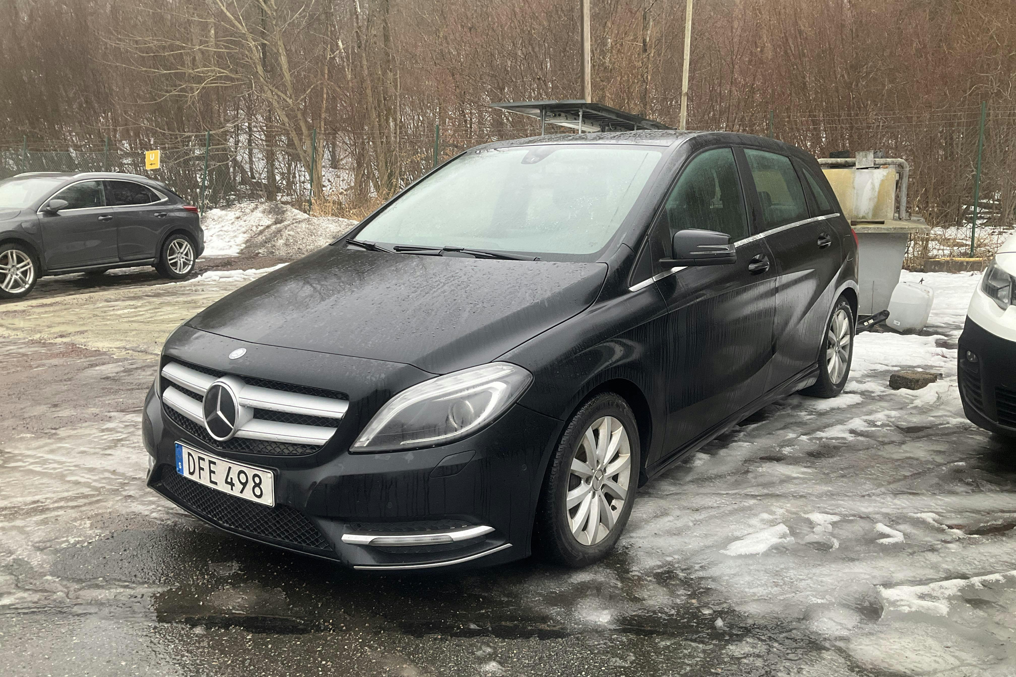 Presentationsfoto 1 av 13: Mercedes B 180 CDI BlueEfficiency W246 (109hk) - 23 626 mil - Automat - svart - 2014