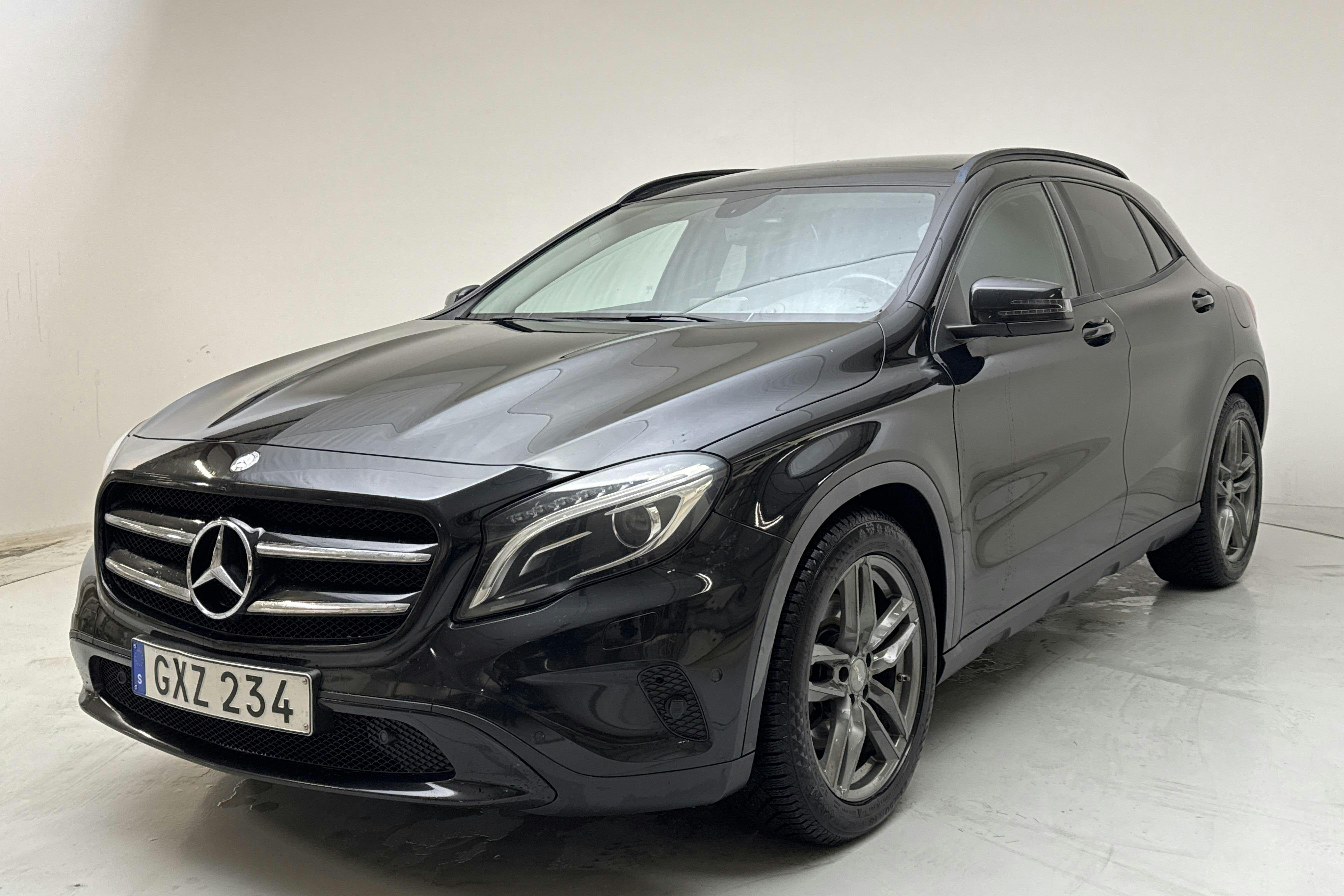 Presentationsfoto 1 av 13: Mercedes GLA 250 4MATIC X156 (211hk) - 15 255 mil - Automat - svart - 2014