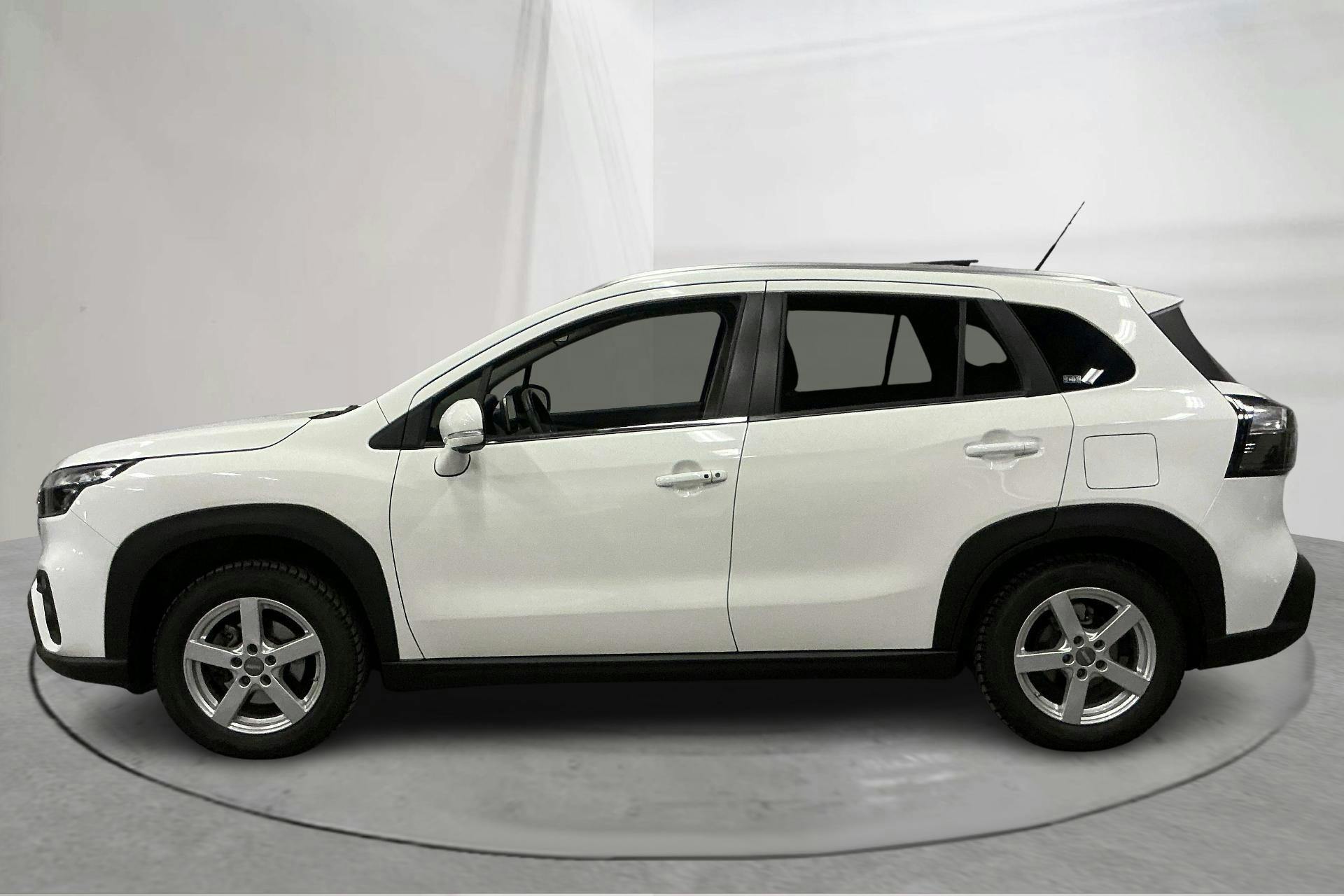 Presentationsfoto 2 av 21: Suzuki S-Cross 1.4 Hybrid 4x4 (129hk) - 1 808 mil - Automat - vit - 2022