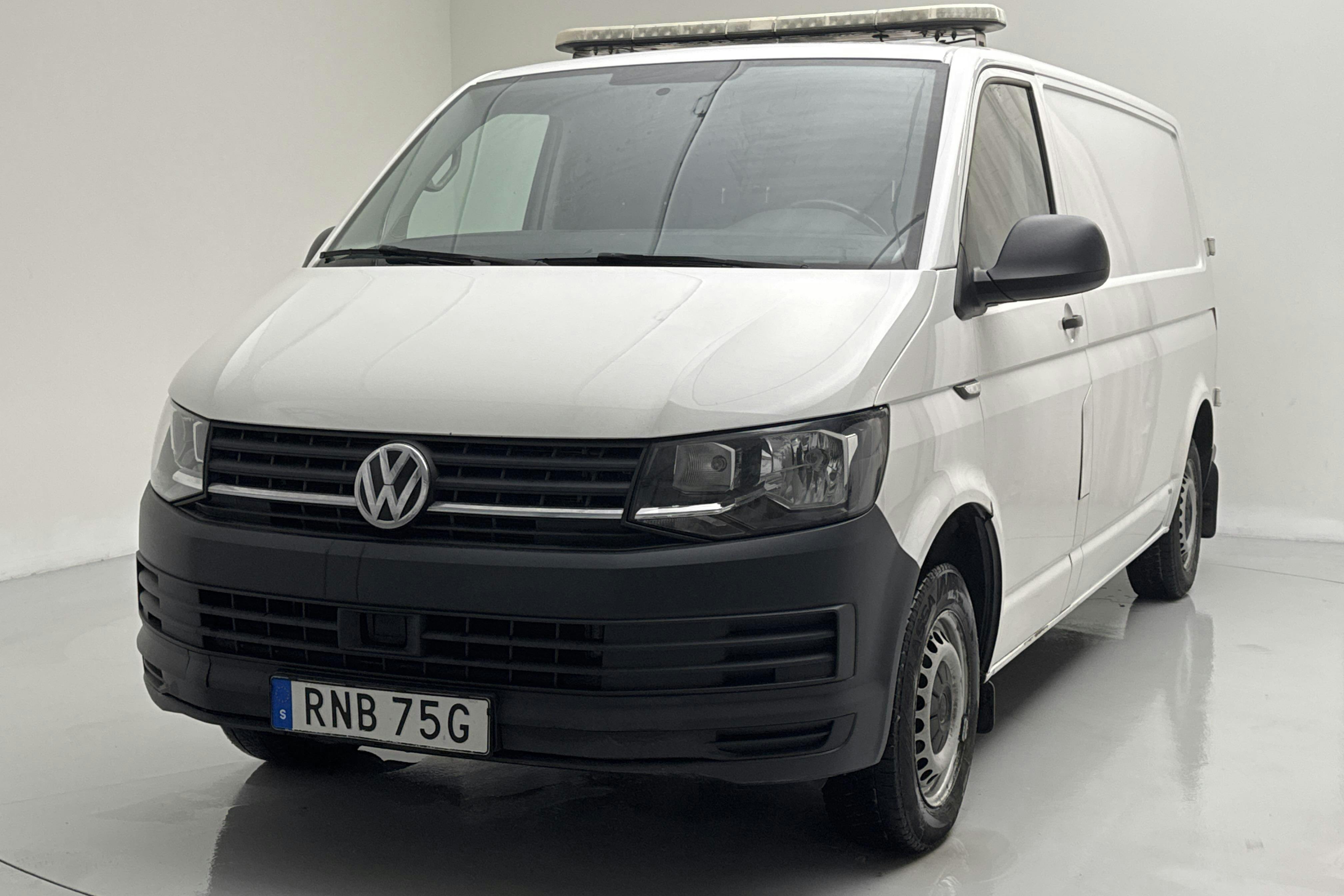 Presentationsfoto 1 av 12: VW Transporter T6 2.0 TDI BMT Skåp (102hk) - 29 449 mil - Manuell - vit - 2019