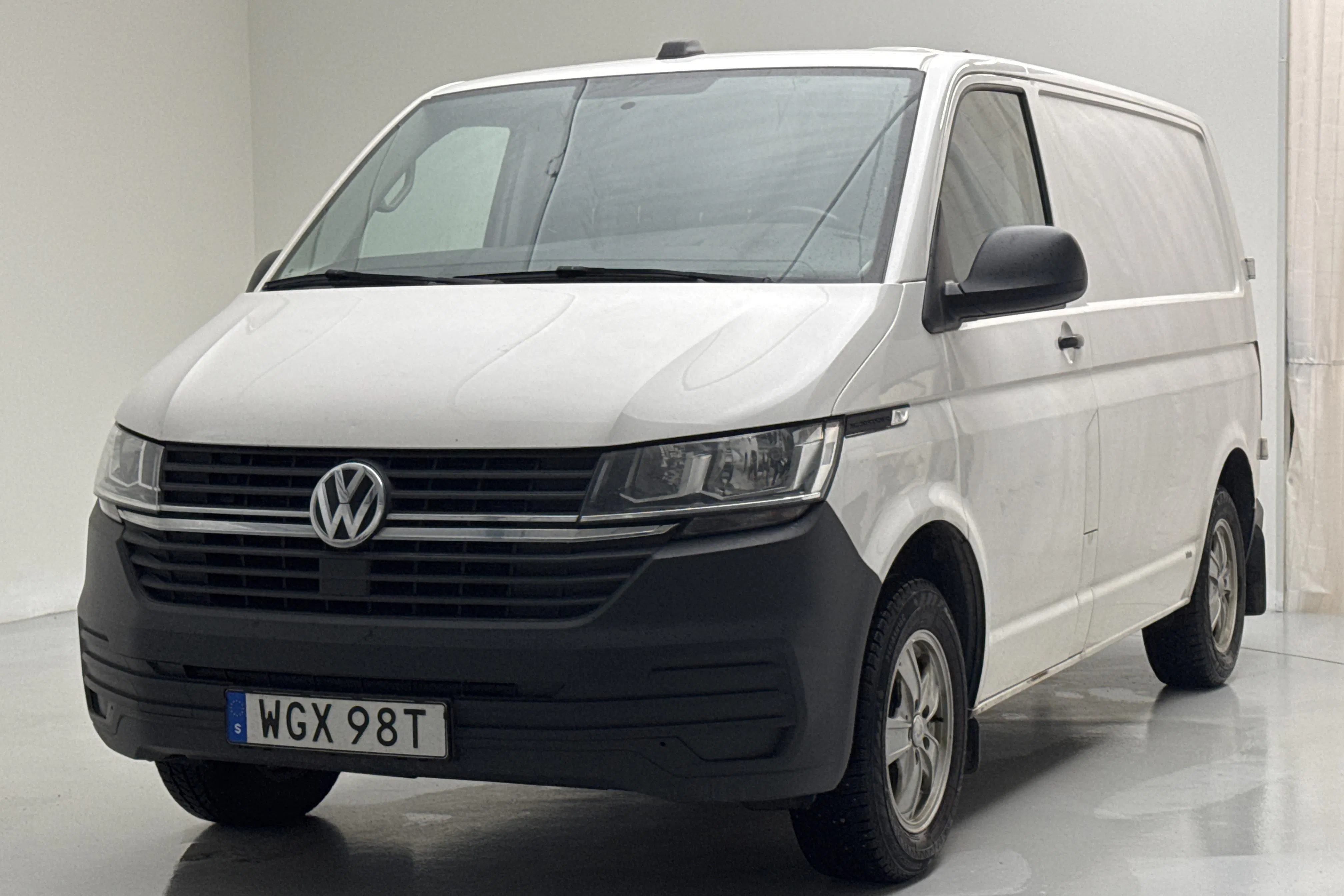Presentationsfoto 1 av 15: VW Transporter T6.1 Skåp TDI (90hk) - 29 599 mil - Manuell - vit - 2020