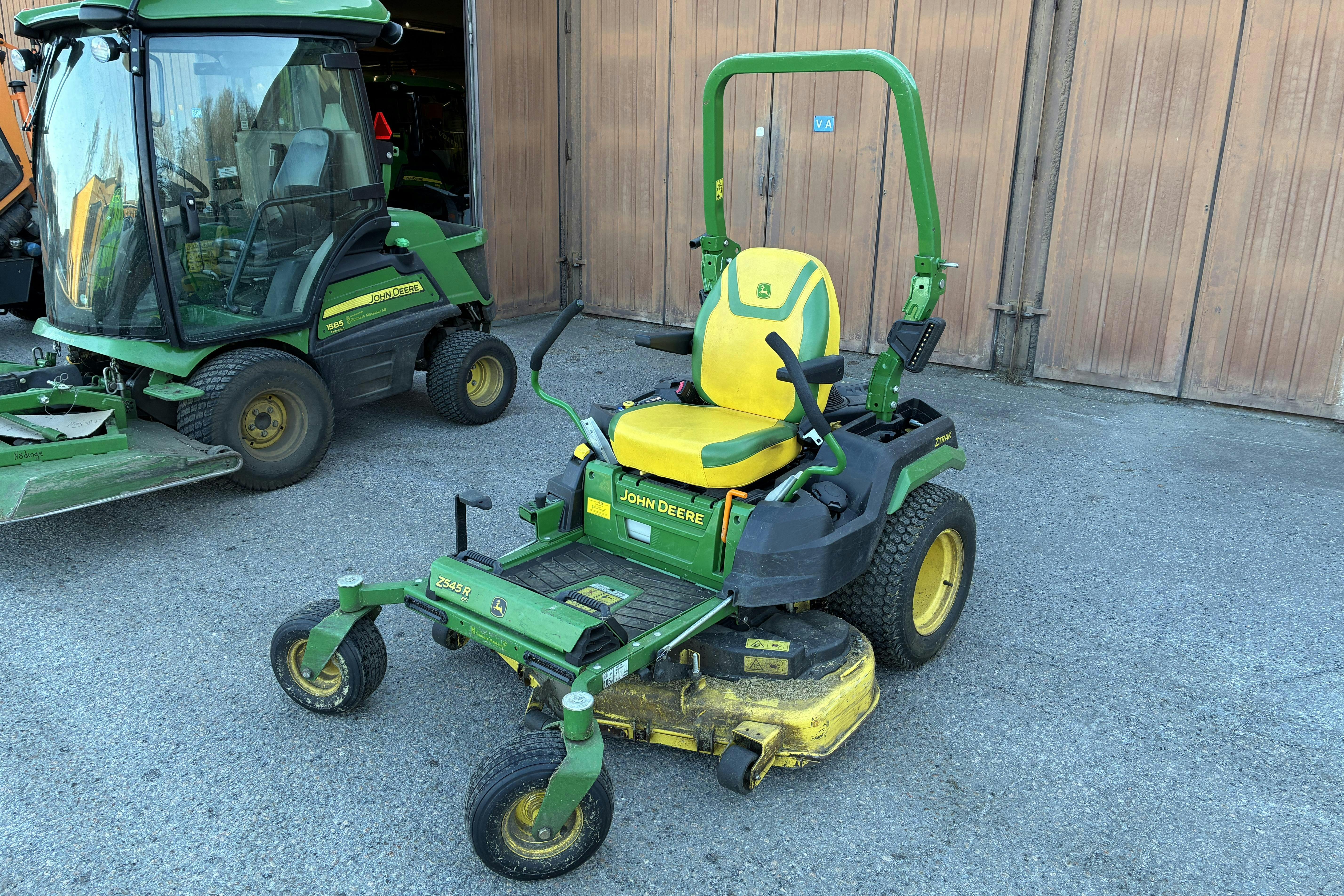 Presentationsfoto 1 av 13: John Deere z545R -  - 2021