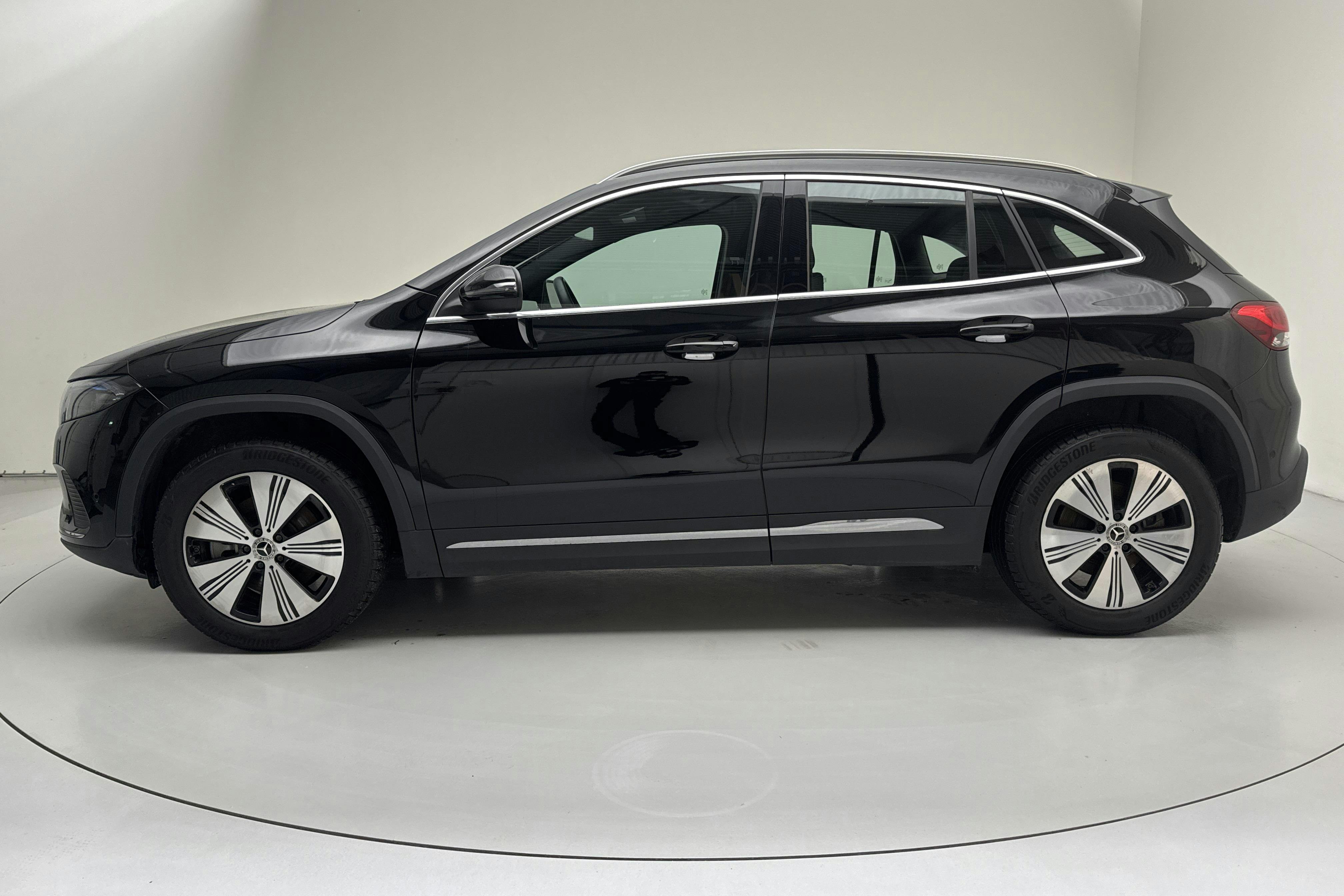 Presentationsfoto 2 av 15: Mercedes EQA 250 H243 (190hk) - 4 641 mil - Automat - svart - 2023
