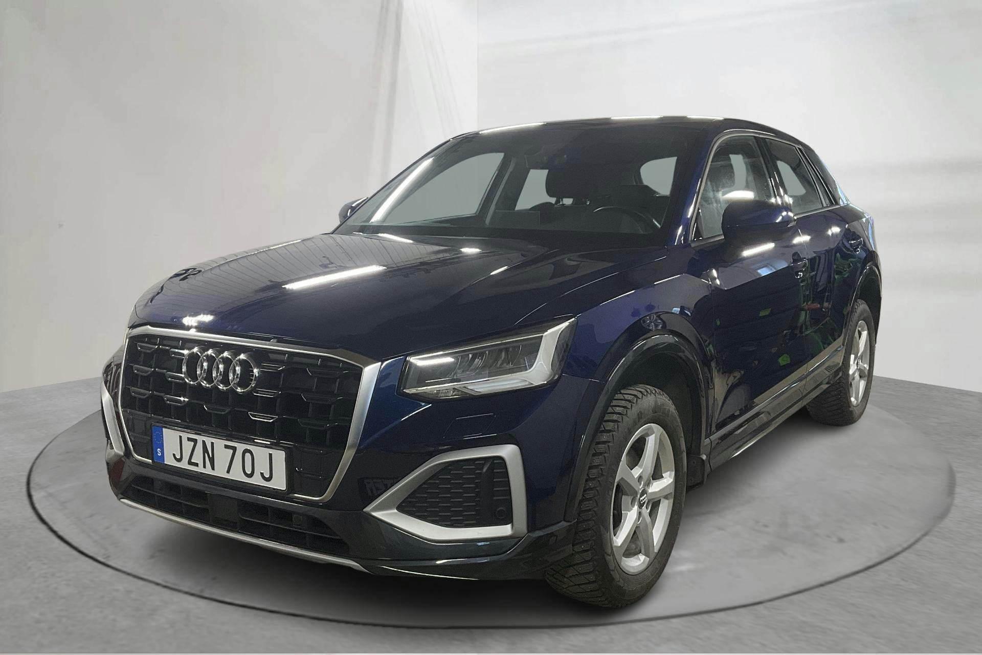 Præsentationsfoto 1 af 14: Audi Q2 35 TFSI (150hk) - 64 310 kilometer - Salgsautomat - Blå farve - 2021